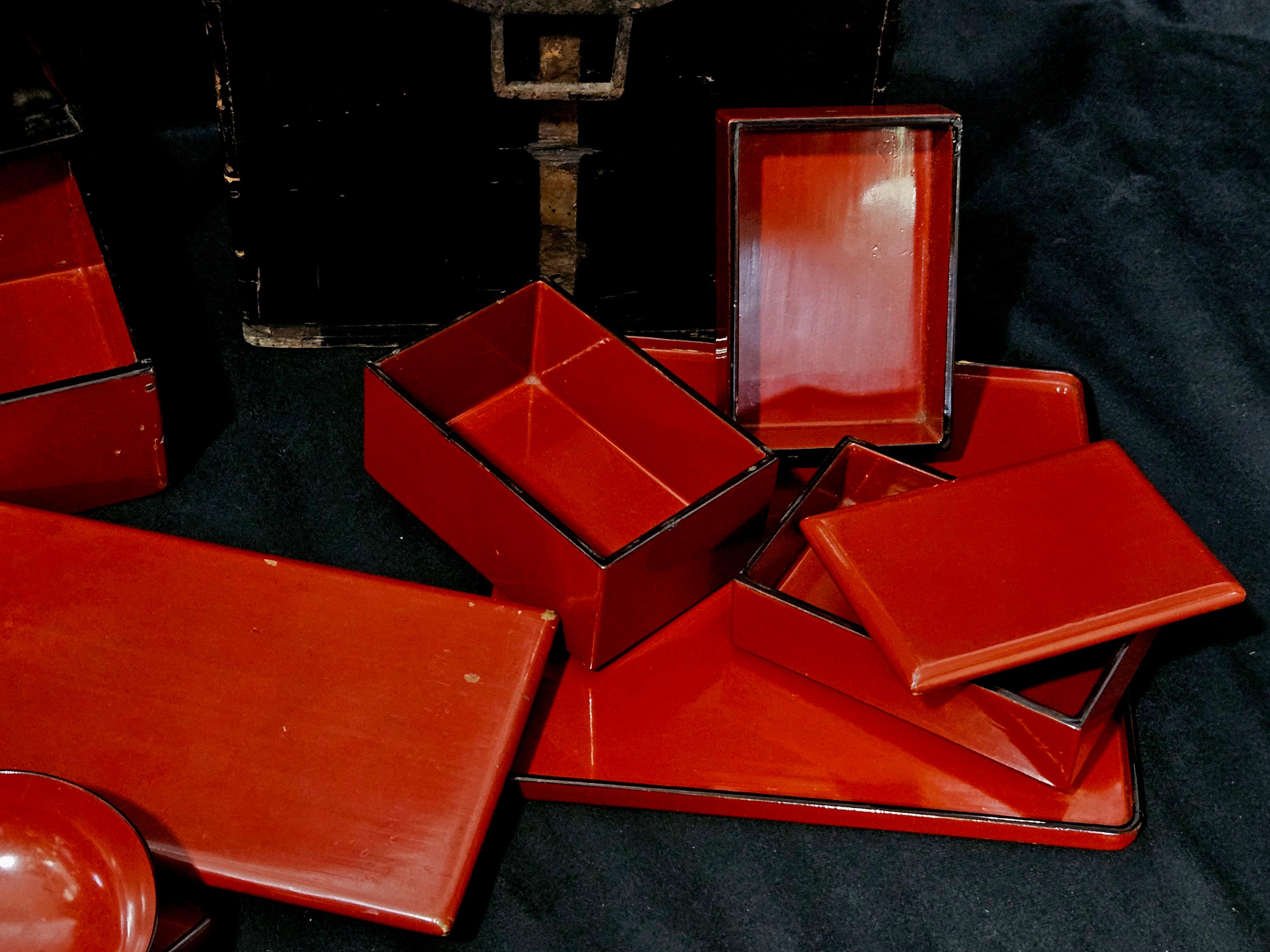 Antique Cased Japanese Lacquer Sage Jubako Picnic Set, 14 Pieces Madera en venta