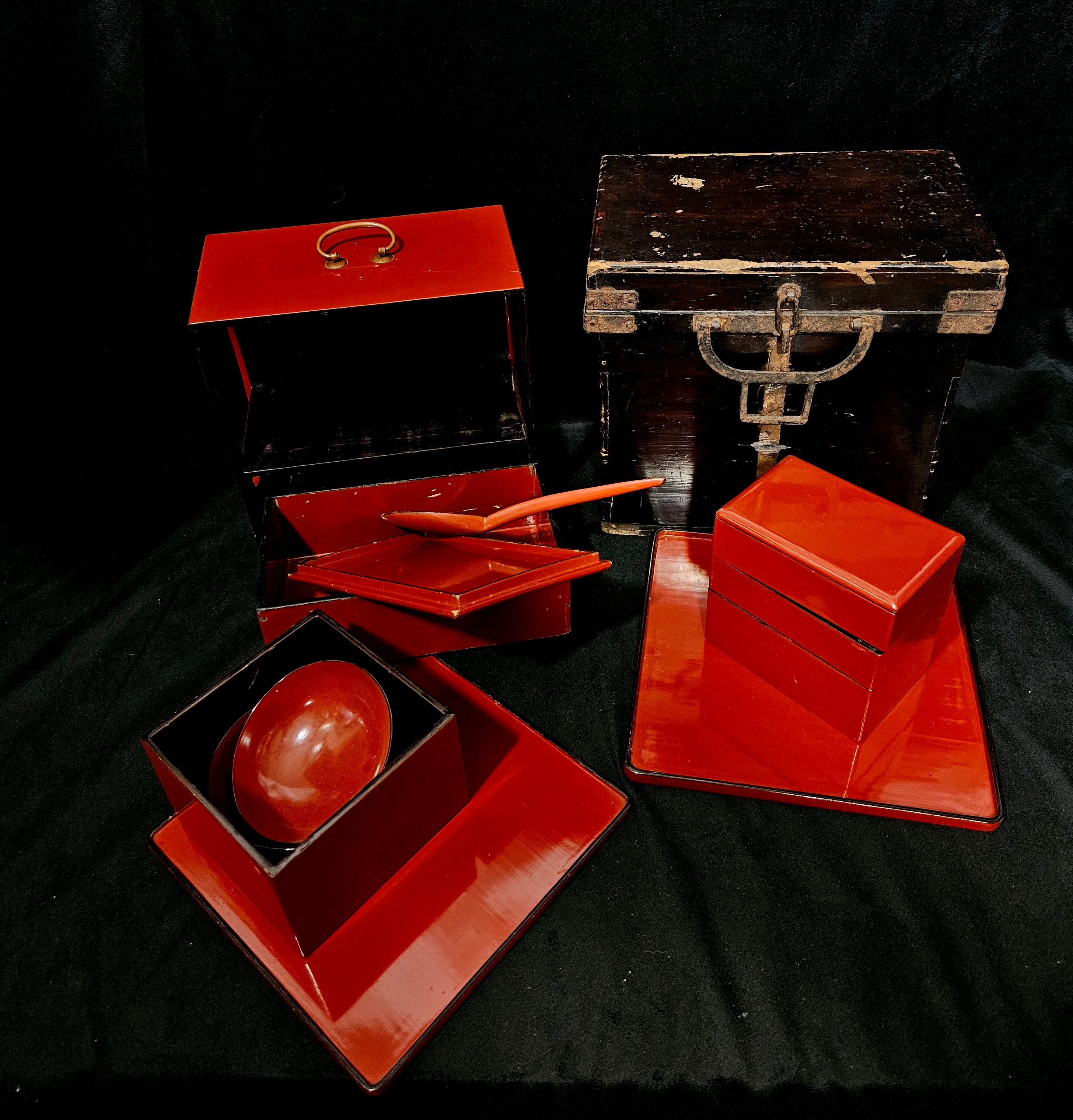 Antique Cased Japanese Lacquer Sage Jubako Picnic Set, 14 Pieces en venta 1