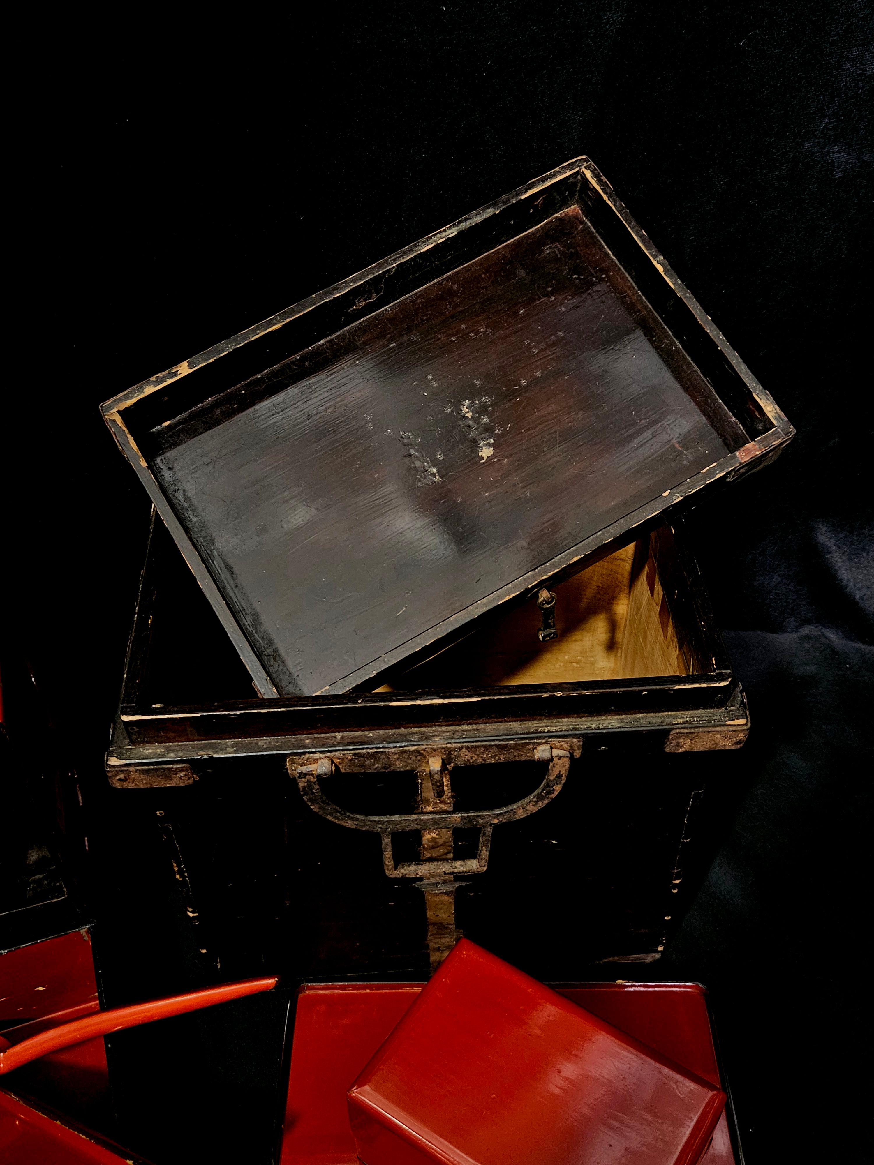 Antique Cased Japanese Lacquer Sage Jubako Picnic Set, 14 Pieces en venta 2