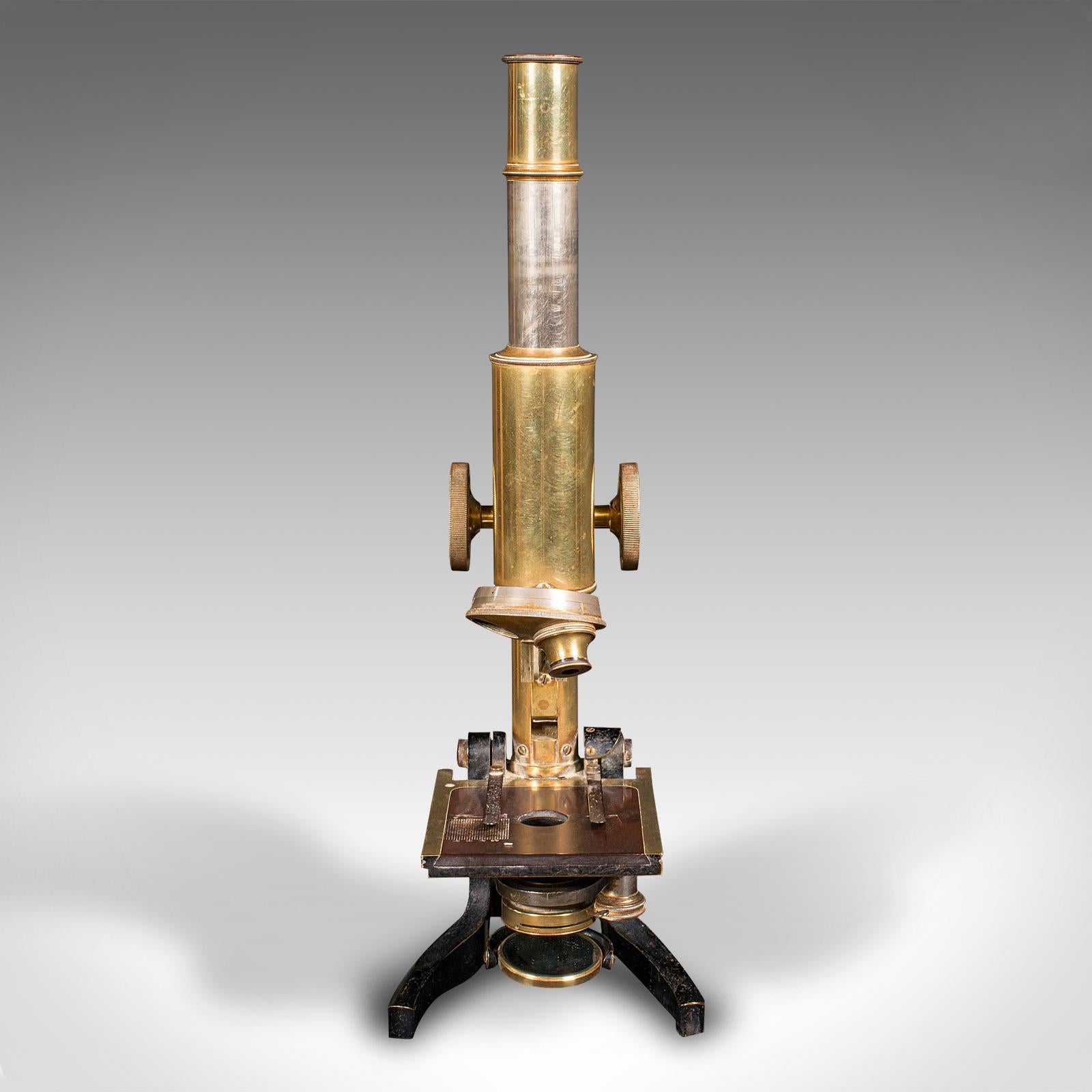 who invented the first microscope