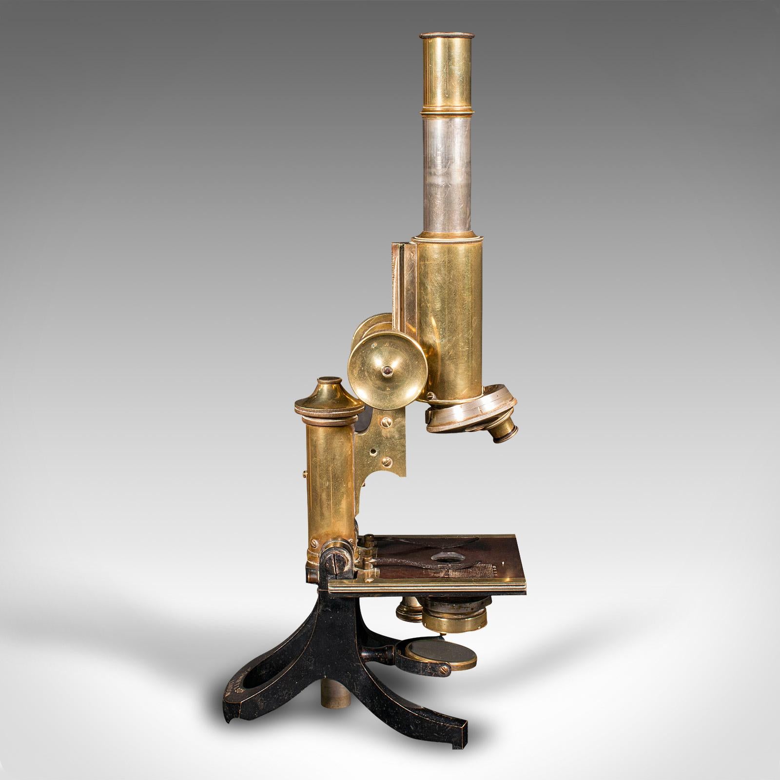first microscope was invented by