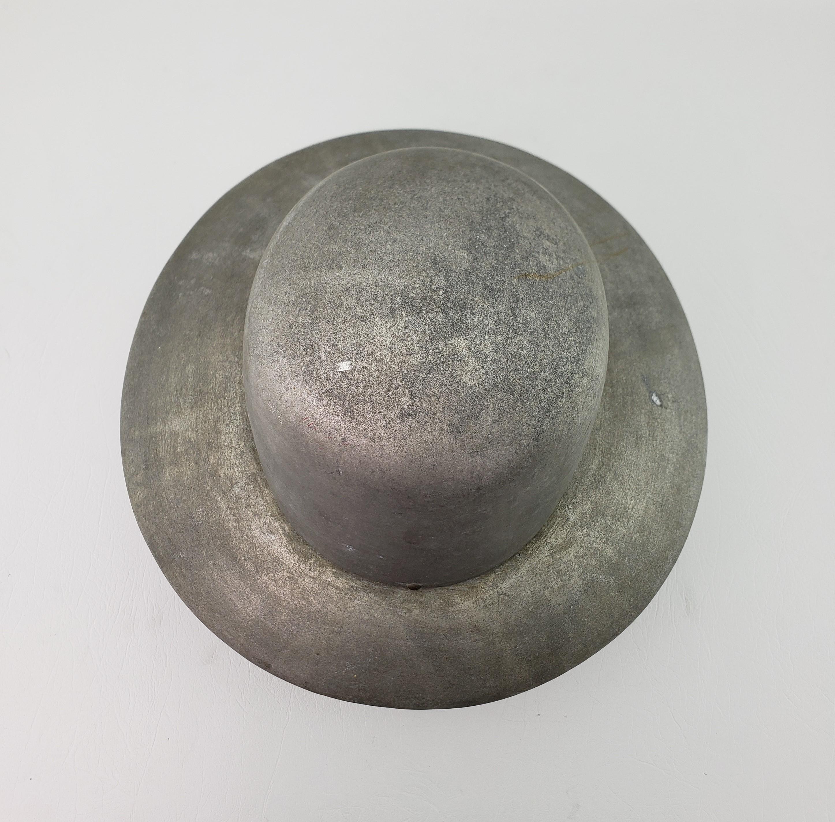Antike Milliner- oder Damen-Industriehut-Form aus Aluminiumguss (Gegossen) im Angebot