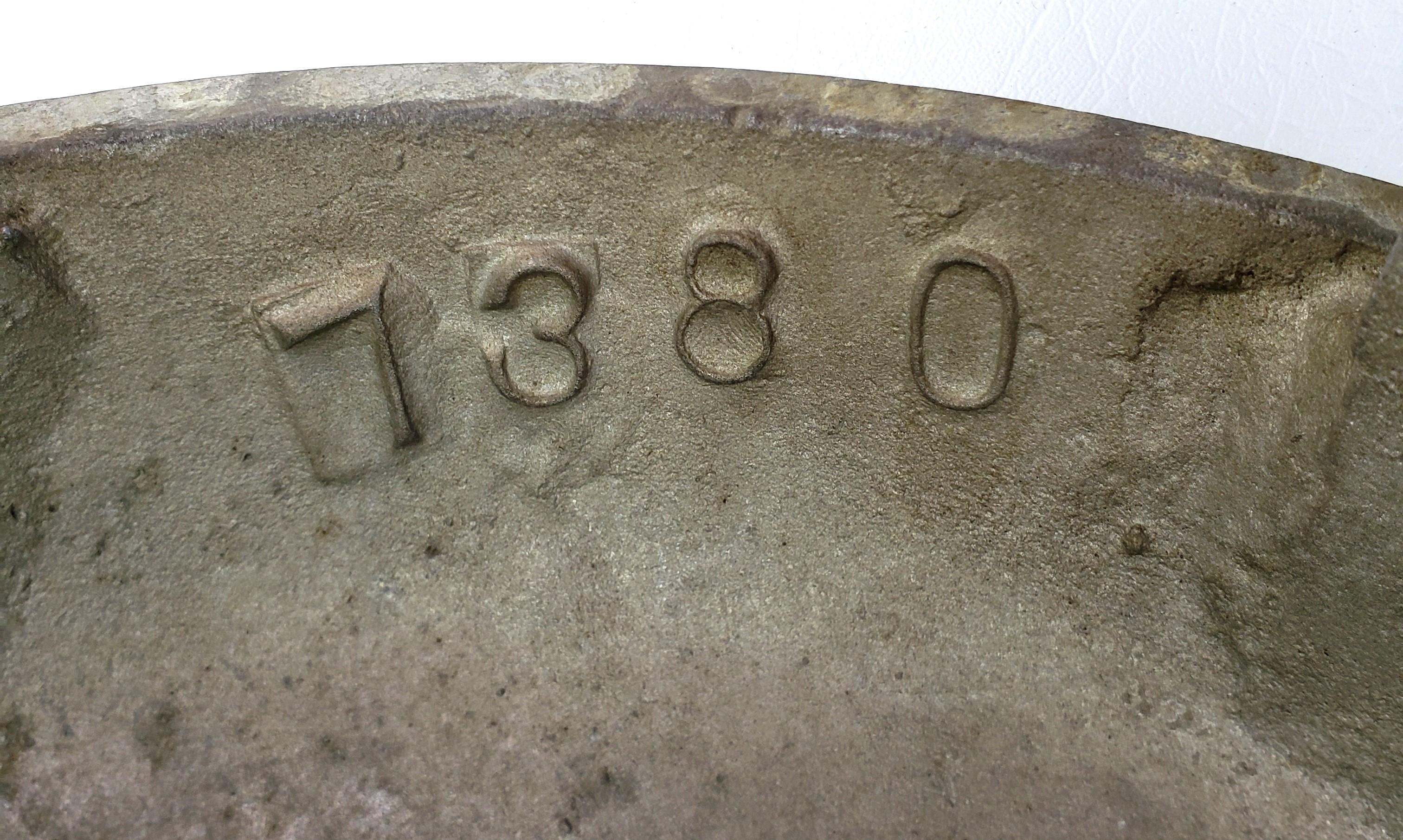 Antike Milliner- oder Damen-Industriehut-Form aus Aluminiumguss (20. Jahrhundert) im Angebot