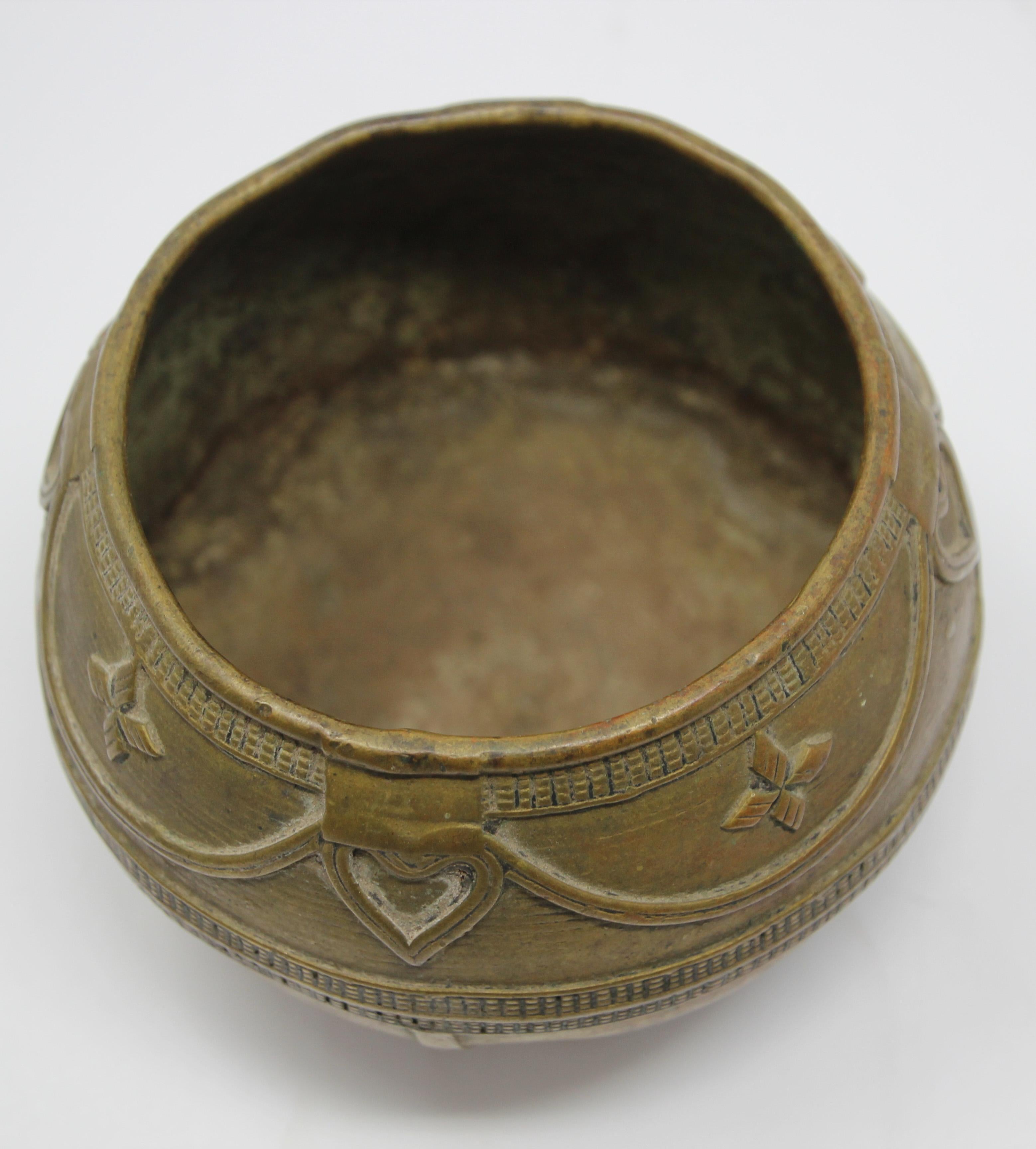 Antique Cast brass Measuring Bowl from Northern India For Sale 4