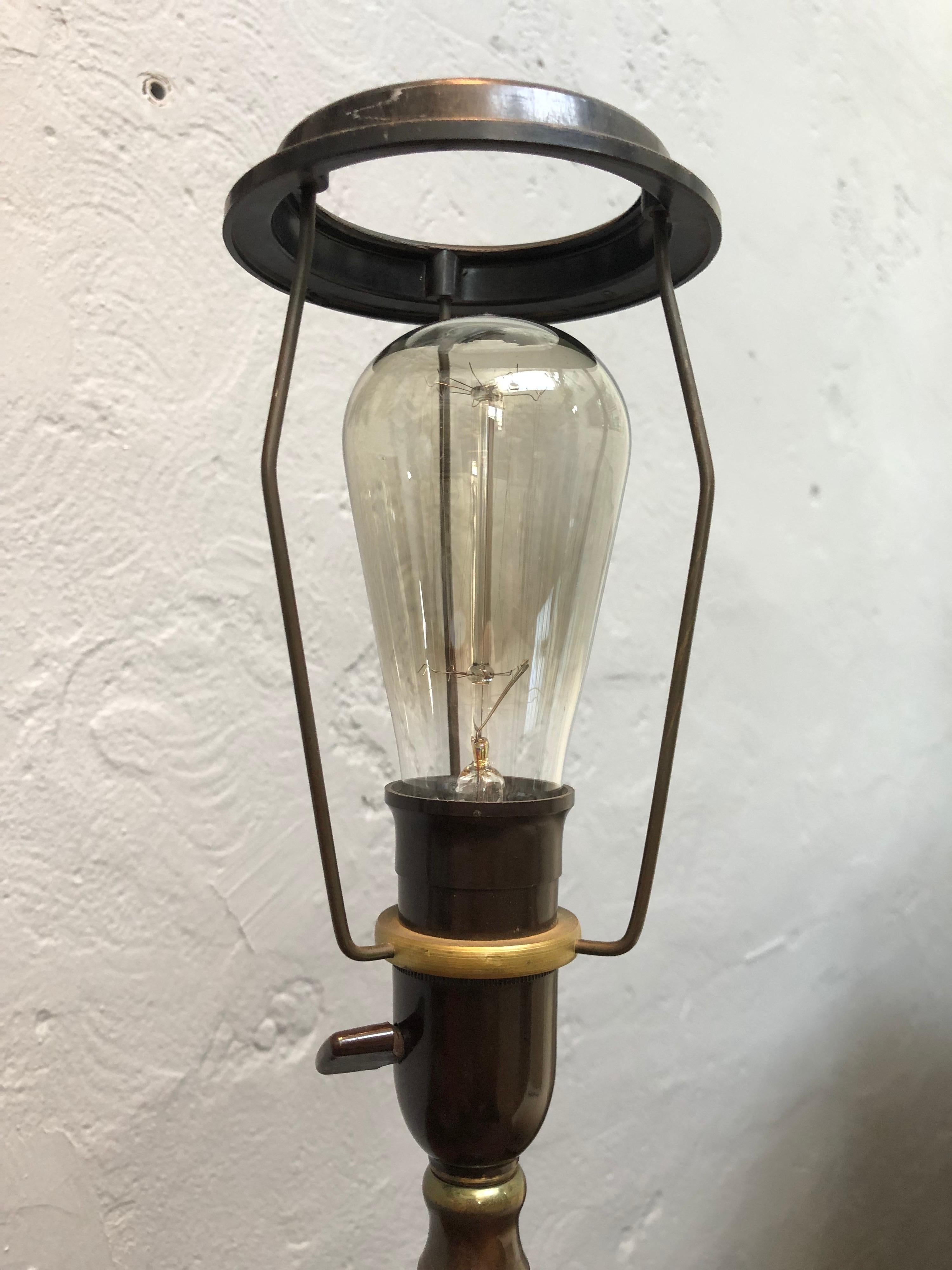 Antique Cast Bronze Art Deco Table Lamp In Good Condition For Sale In Søborg, DK