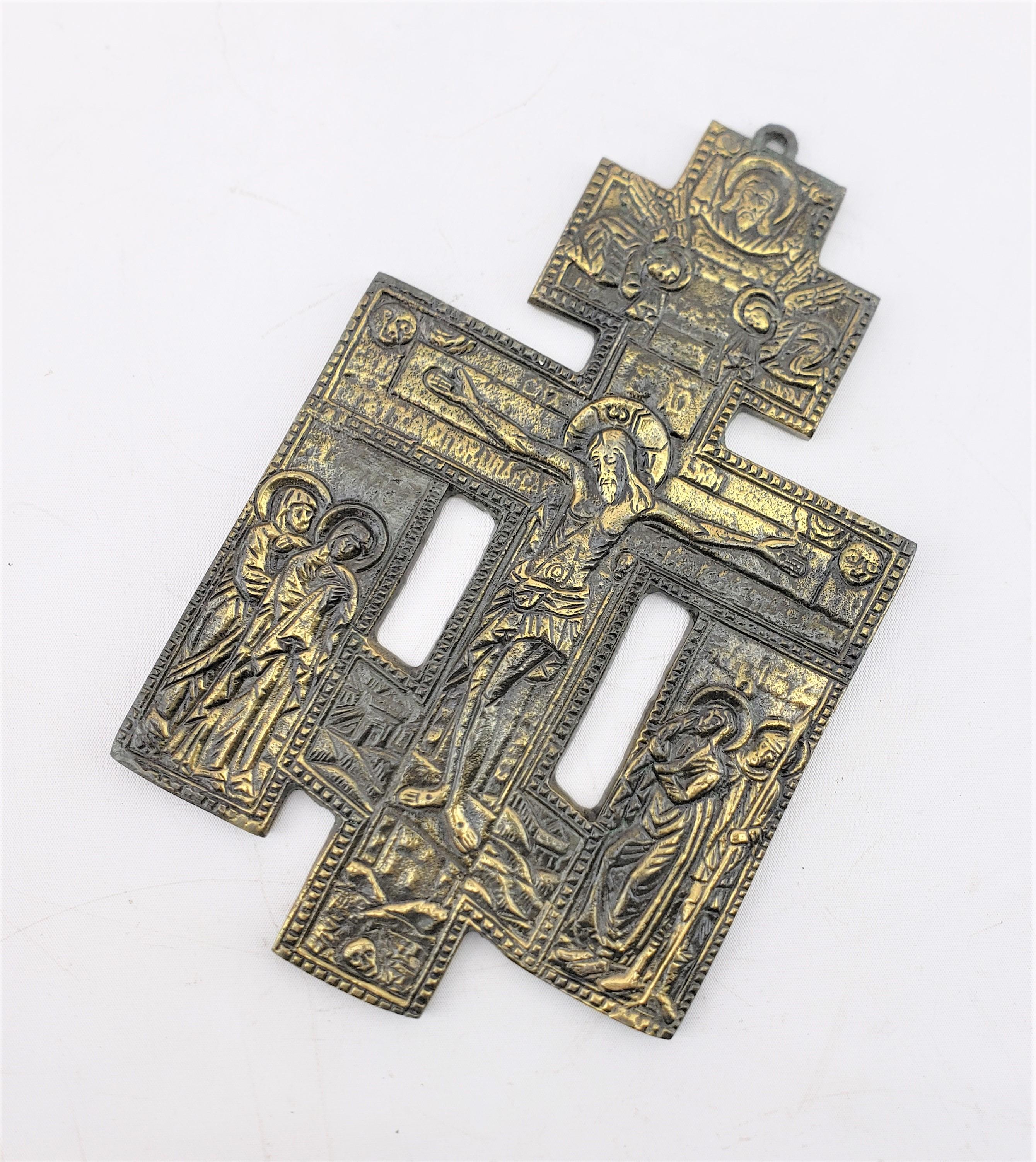 Antike Orthotisch- christliche Wandmontiertes Ikon, Kreuz oder Kruzifix aus Bronzeguss (Art déco) im Angebot