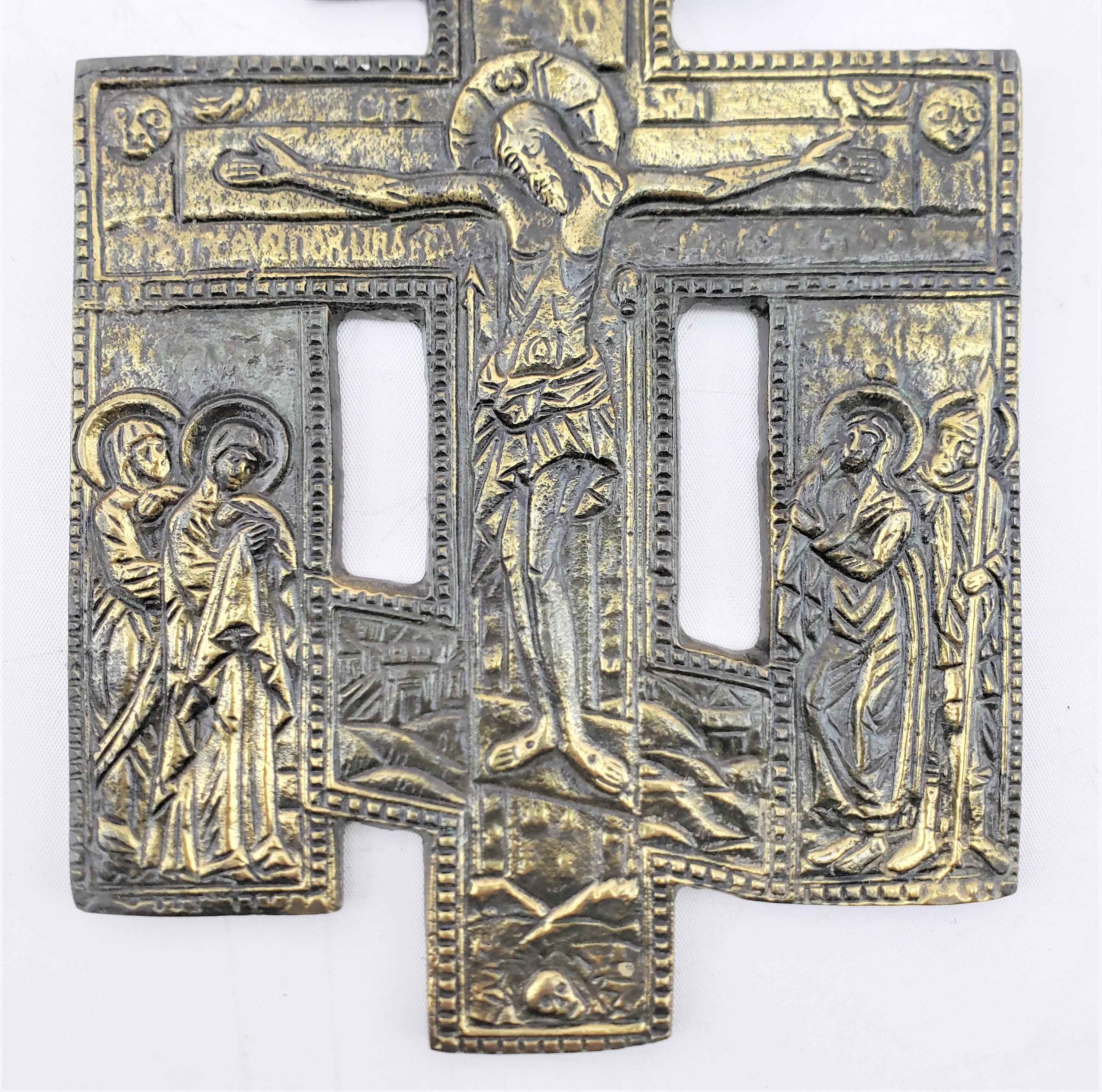Antike Orthotisch- christliche Wandmontiertes Ikon, Kreuz oder Kruzifix aus Bronzeguss (Gegossen) im Angebot