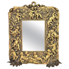 Antique Mirror o cornice da tavolo in bronzo fuso con cherubini e motivi floreali