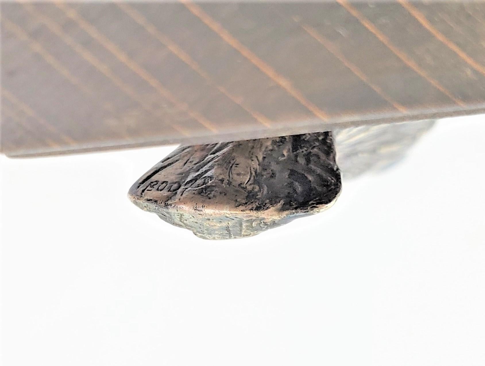 Ancienne sculpture d'oiseau continentale en argent coulé sur socle en bois en vente 1