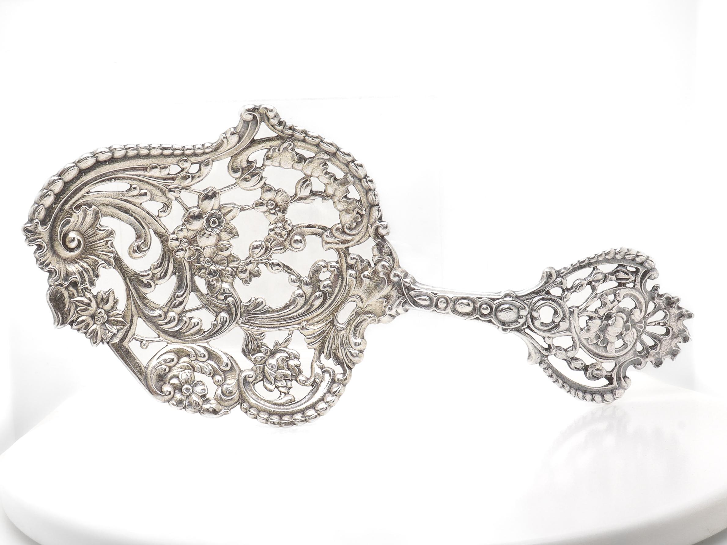A fine, antique bon bon spoon.

By Gorham.

In cast sterling silver. 

No. 586.

With an ornate, reticulated handle and a gilt, pierced bowl with flowers and rocallie.

Simply a wonderful Gorham spoon!

Date:
Early 20th Century

Overall