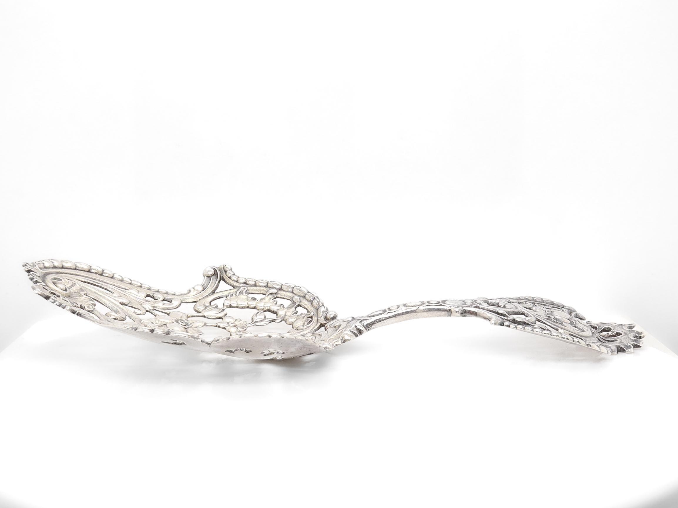 Antique Cast Gorham Sterling Silver Bon Bon Spoon No. 586 with Flowers In Good Condition For Sale In Philadelphia, PA