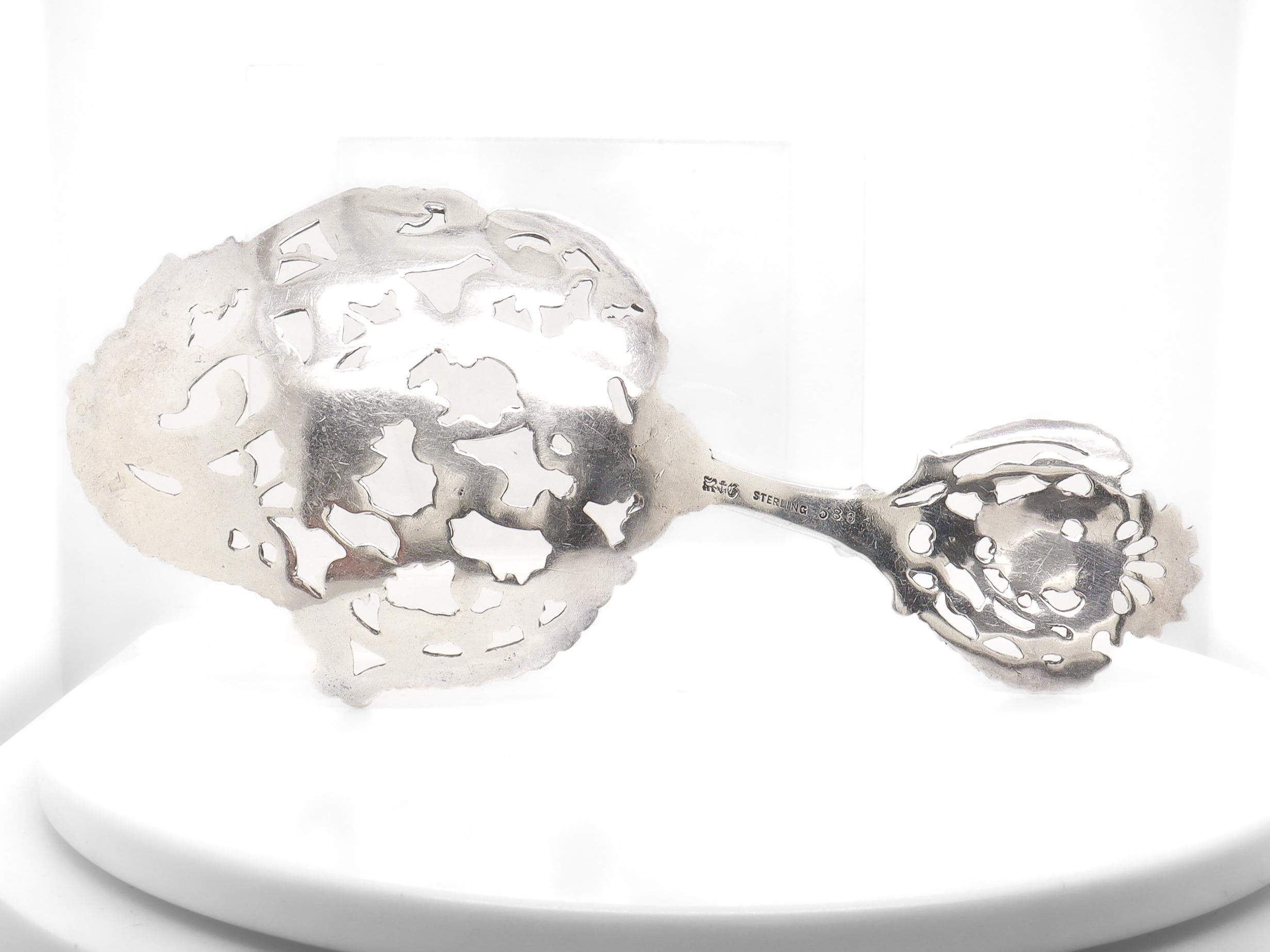 Antique Cast Gorham Sterling Silver Bon Bon Spoon No. 586 with Flowers For Sale 3
