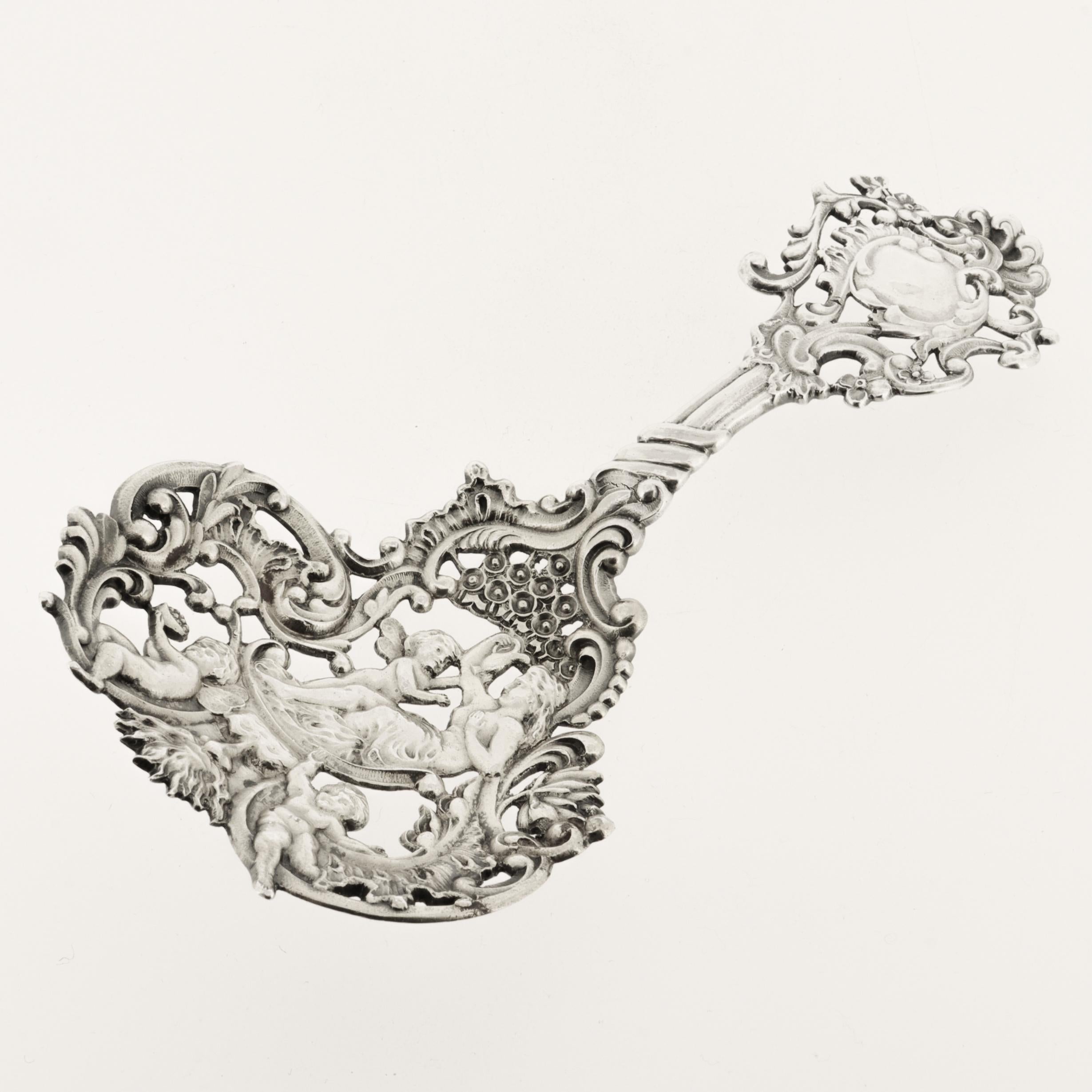 Art Nouveau Antico cucchiaio da bon bon in argento sterling Gorham No. 589 con cherubini in vendita