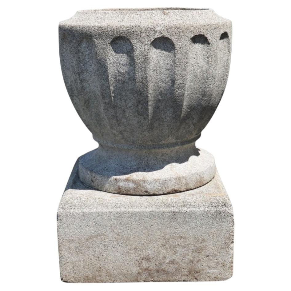 Urna de jardín antigua de piedra dura fundida, de alrededor de 1900 en venta