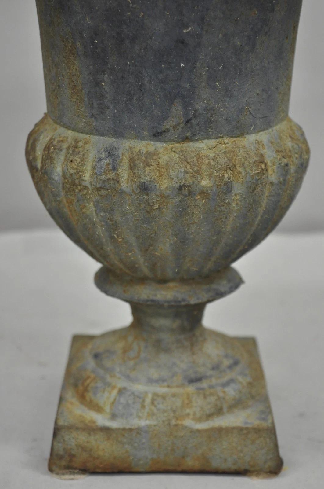 Antique French, in ghisa, da 12