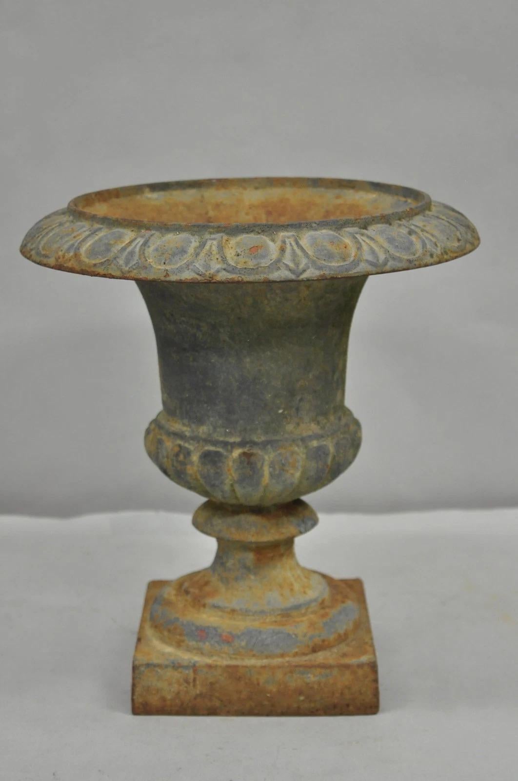 Urne en fonte Antique 12.5