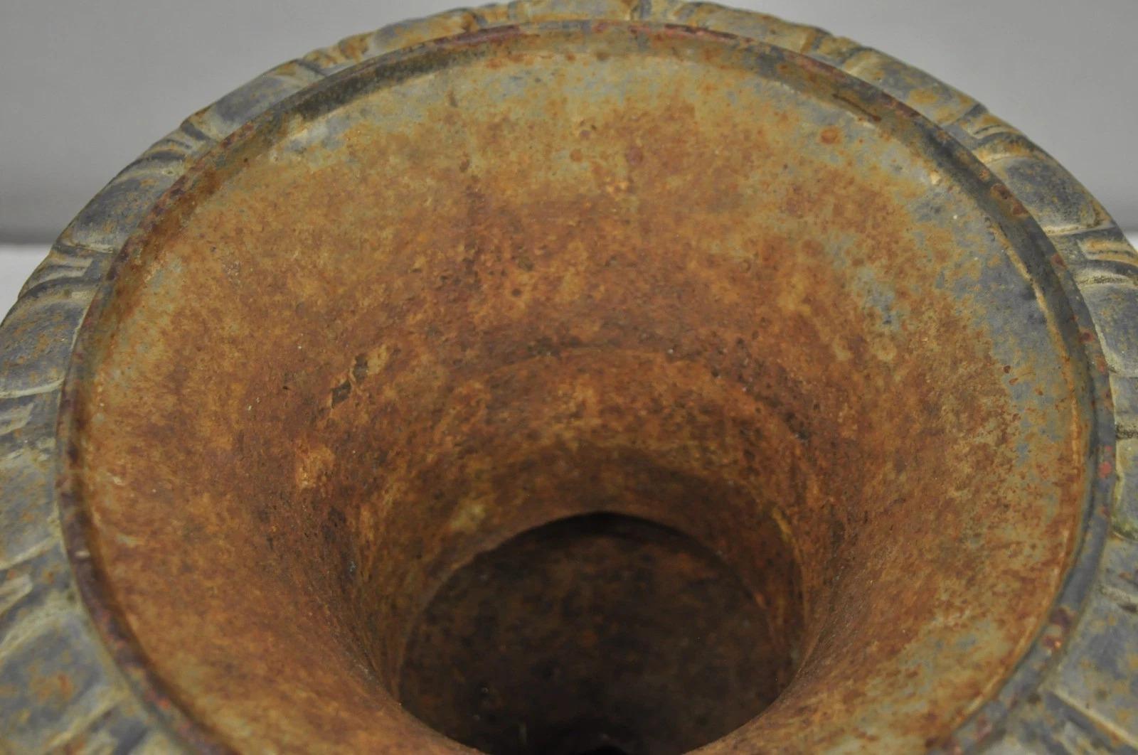 Fer Urne en fonte Antique 12.5