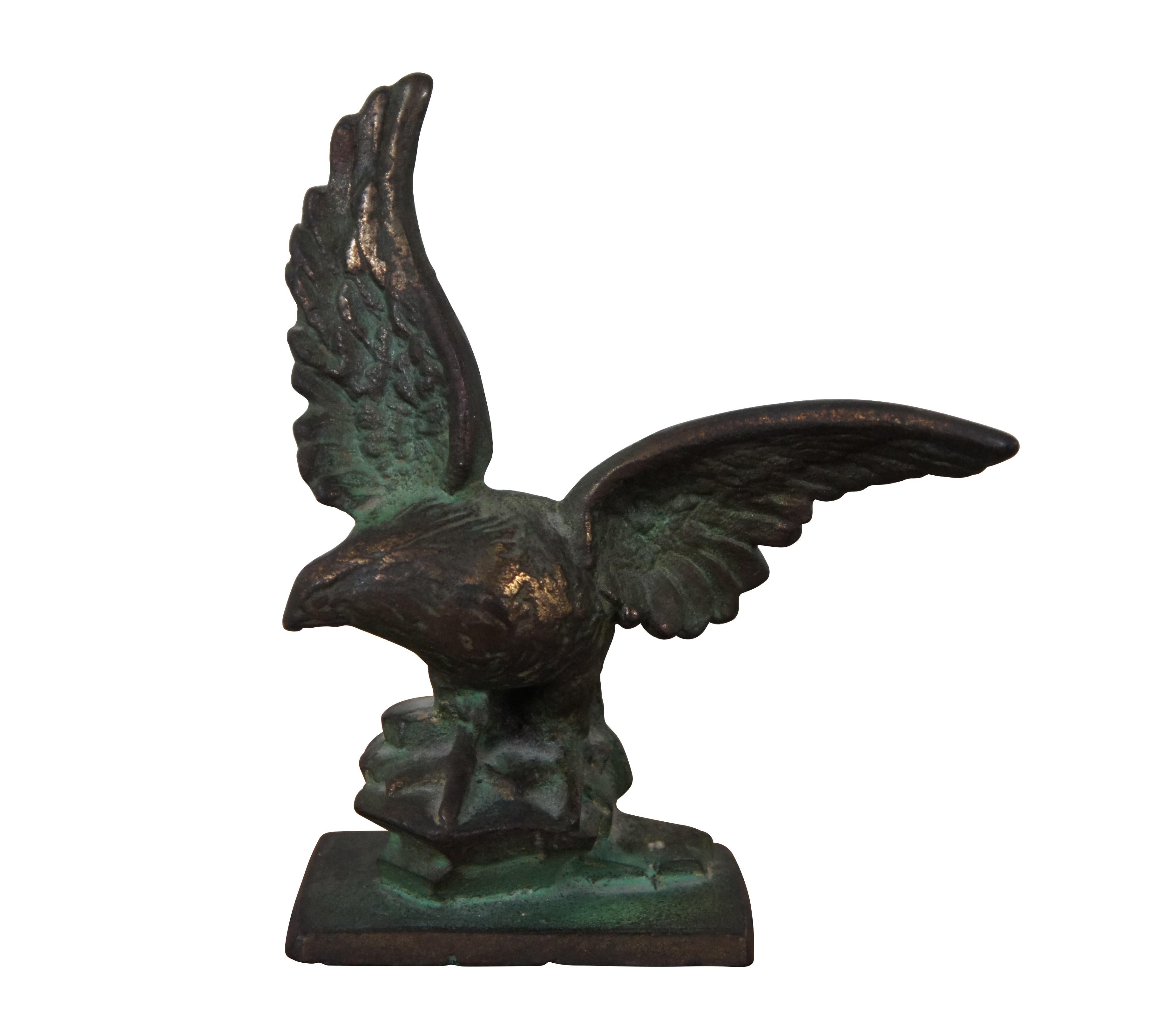 Pair of antique early 20th century cast bronze book ends in the shape of eagles with wings outstretched, perched on a pedestal of rocks.

Dimensions:
5.5