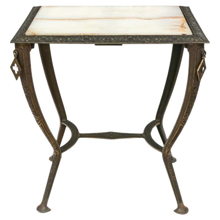 Table d
appoint en fonte antique et plateau en onyx en vente