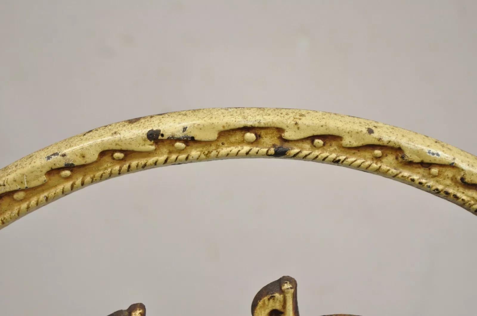Ferro Antico fermaporta in ghisa Art Nouveau dipinto di bianco con nave pirata di grandi dimensioni in vendita