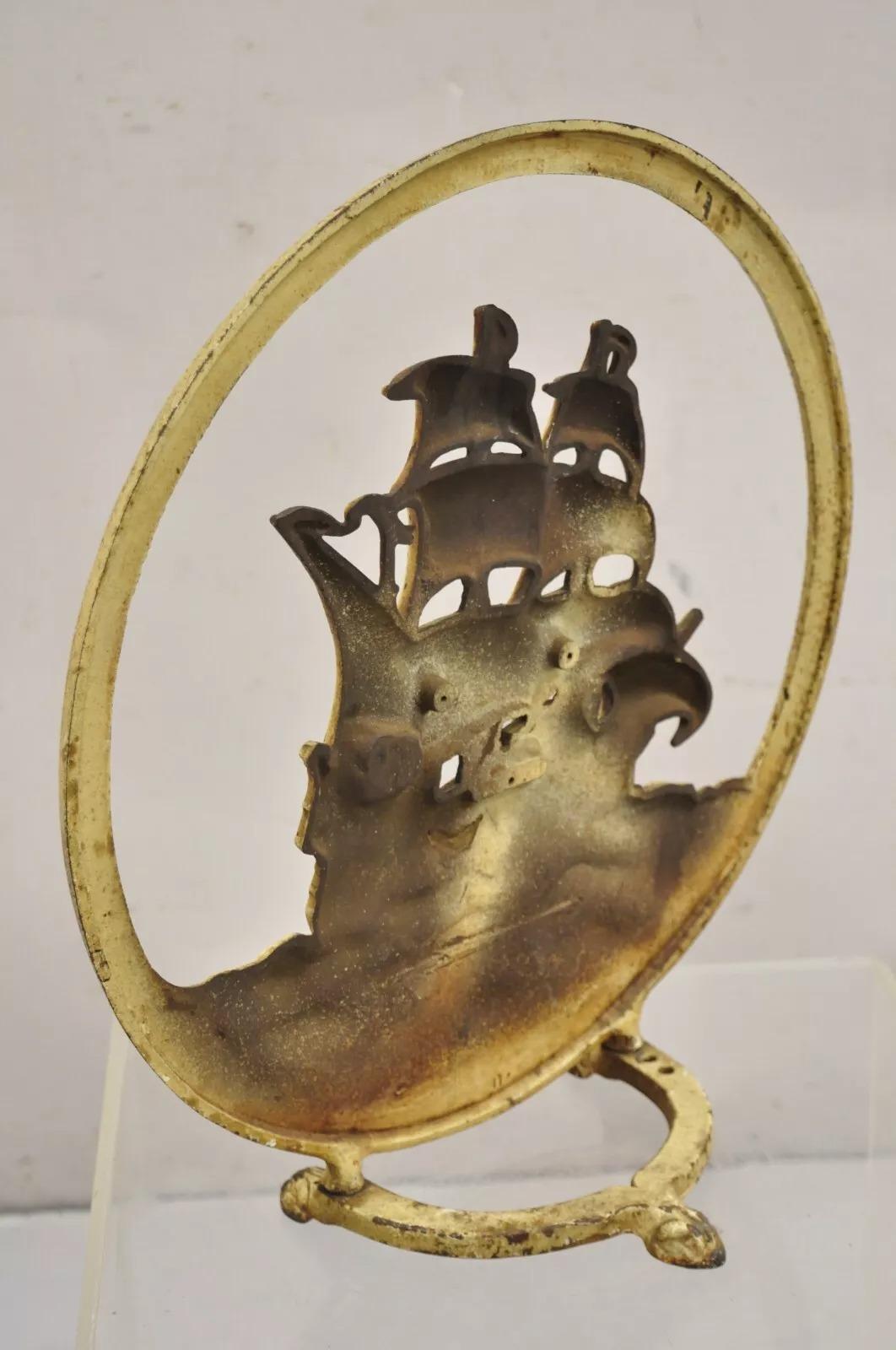 Antico fermaporta in ghisa Art Nouveau dipinto di bianco con nave pirata di grandi dimensioni in vendita 2