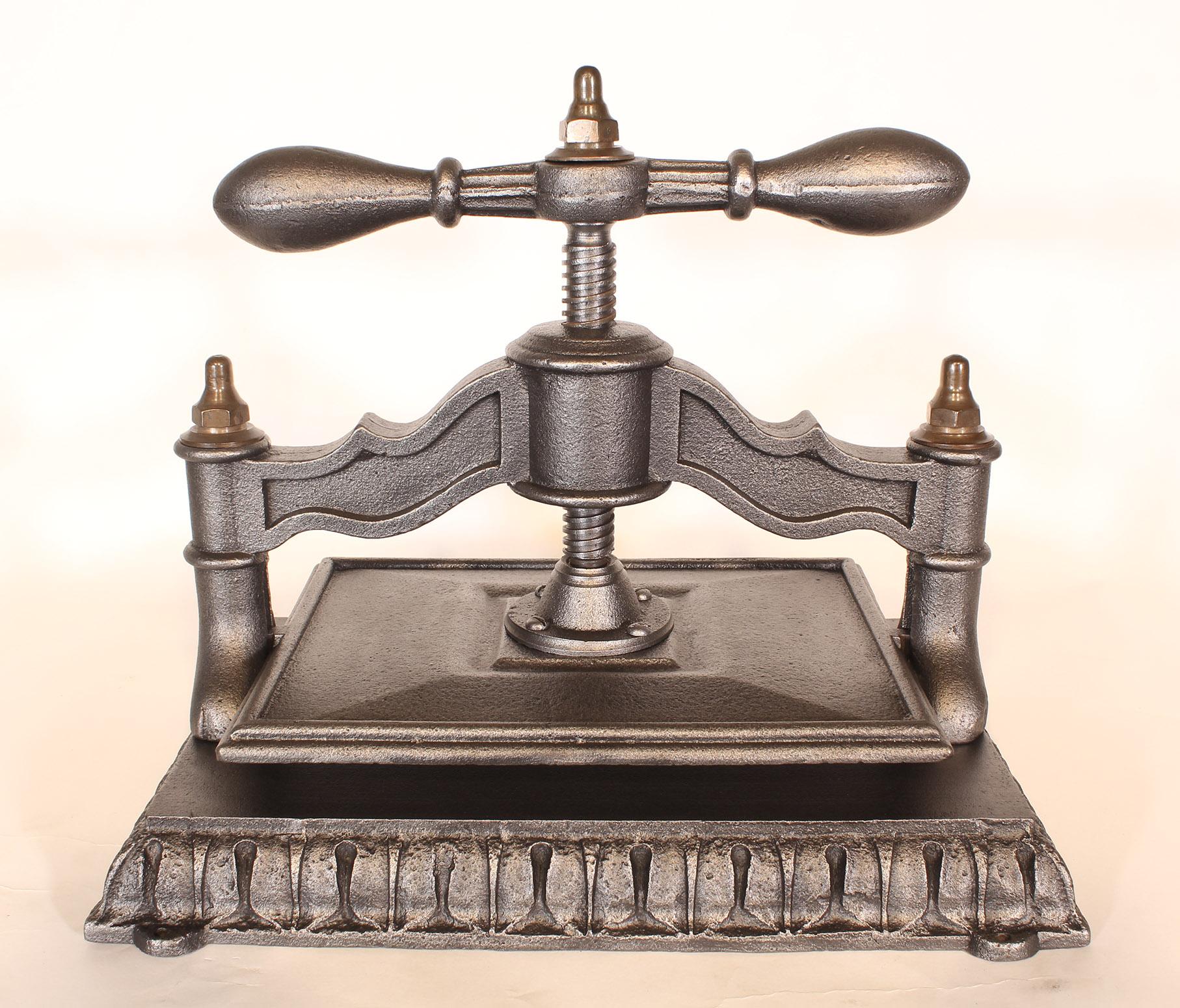Antique book-binding press made of cast iron and brass. Measures: 2 1/2