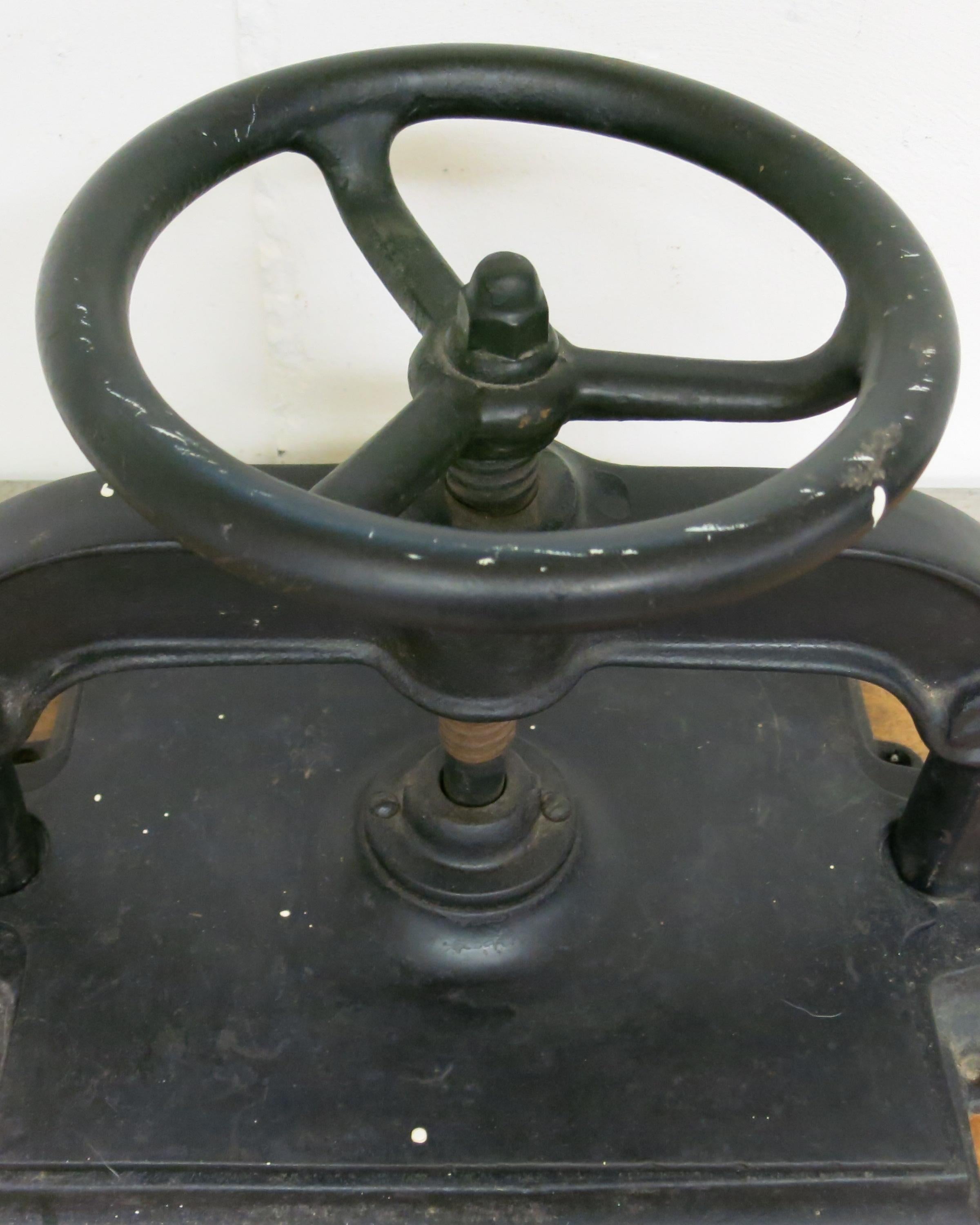 Antique Cast iron Book Press In Good Condition In Newtown, CT