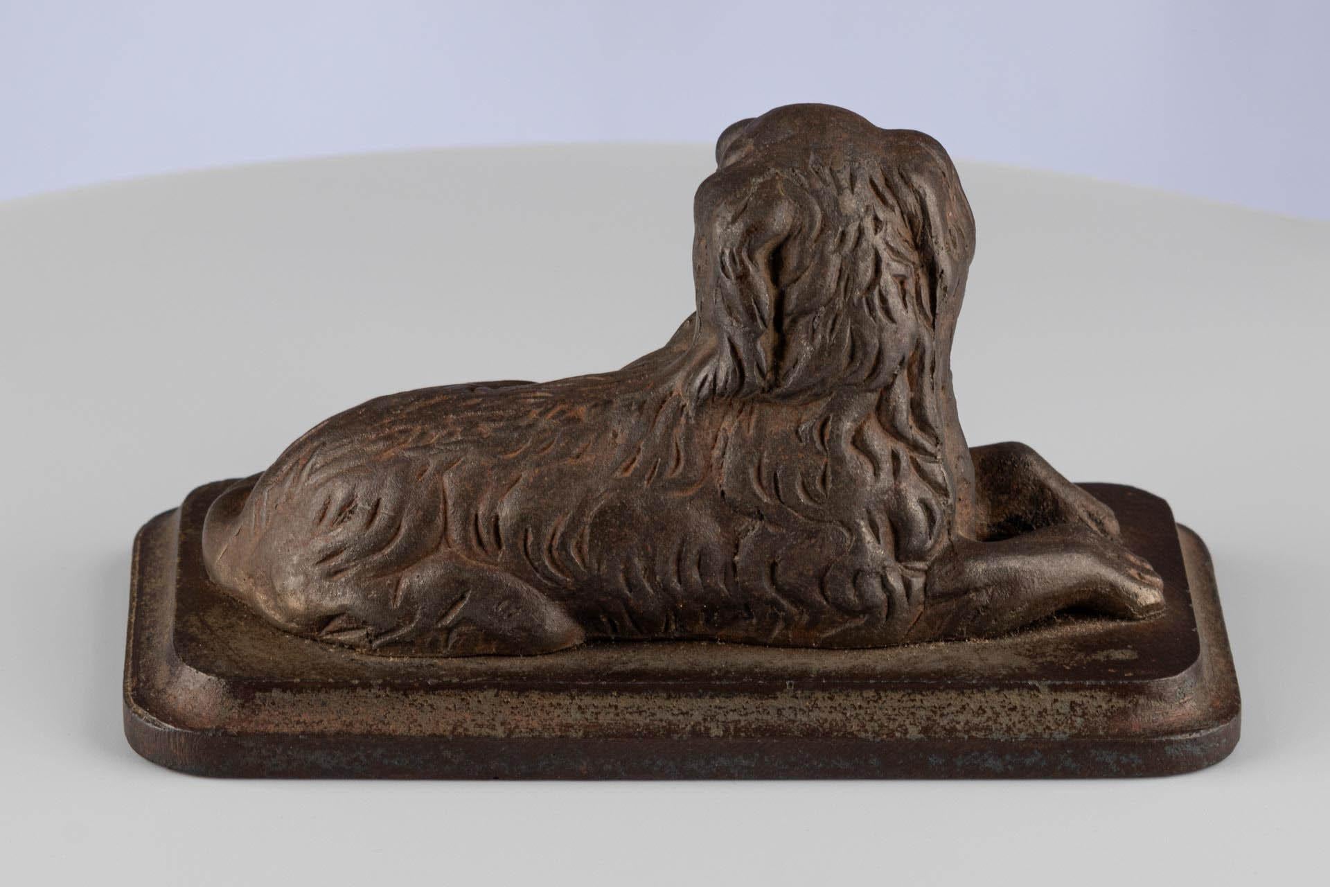Tardo vittoriano Antica scultura in ghisa di un cane, fine XIX secolo in vendita