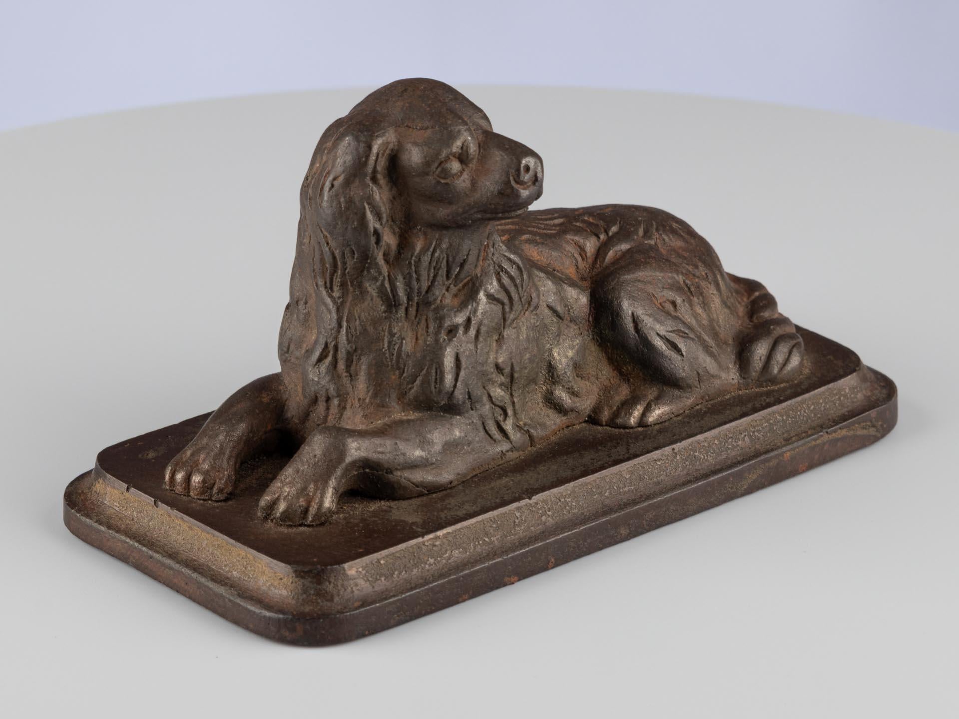 Inglese Antica scultura in ghisa di un cane, fine XIX secolo in vendita