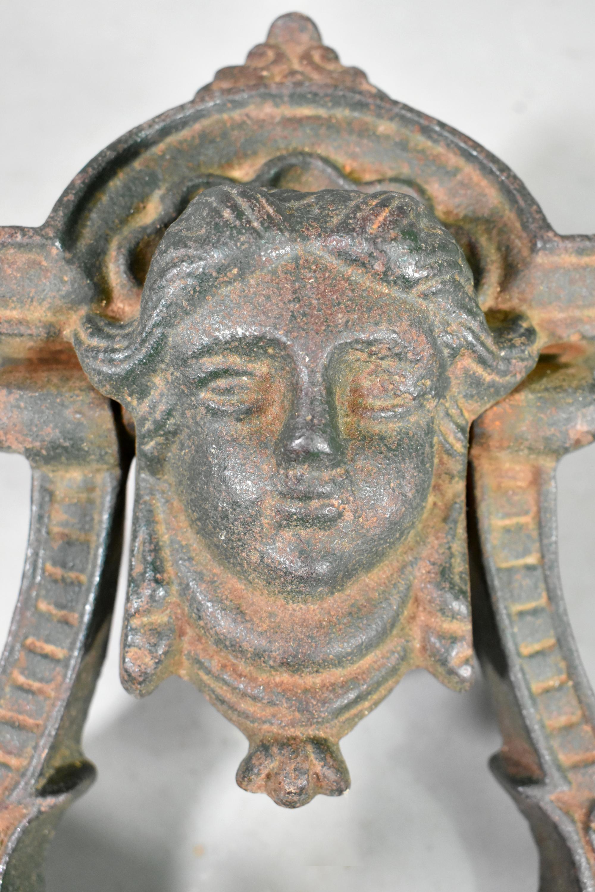 Antique Cast Iron Château Door Knocker In Good Condition In SAINTE-COLOMBE, FR