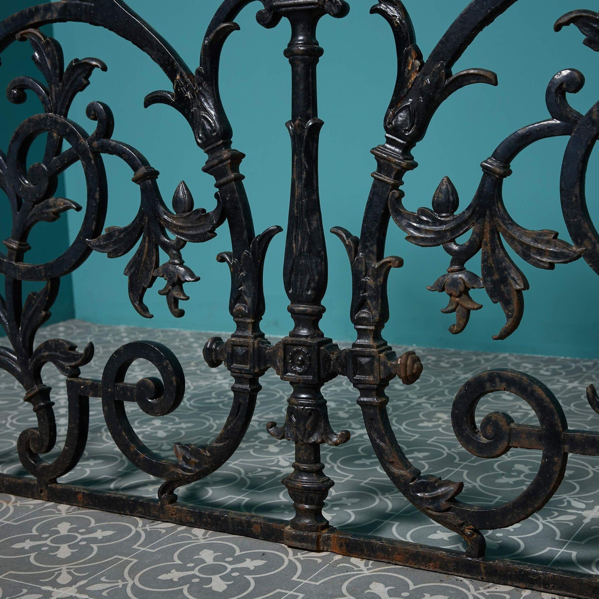 English Antique Cast Iron Decorative Railing Panel For Sale