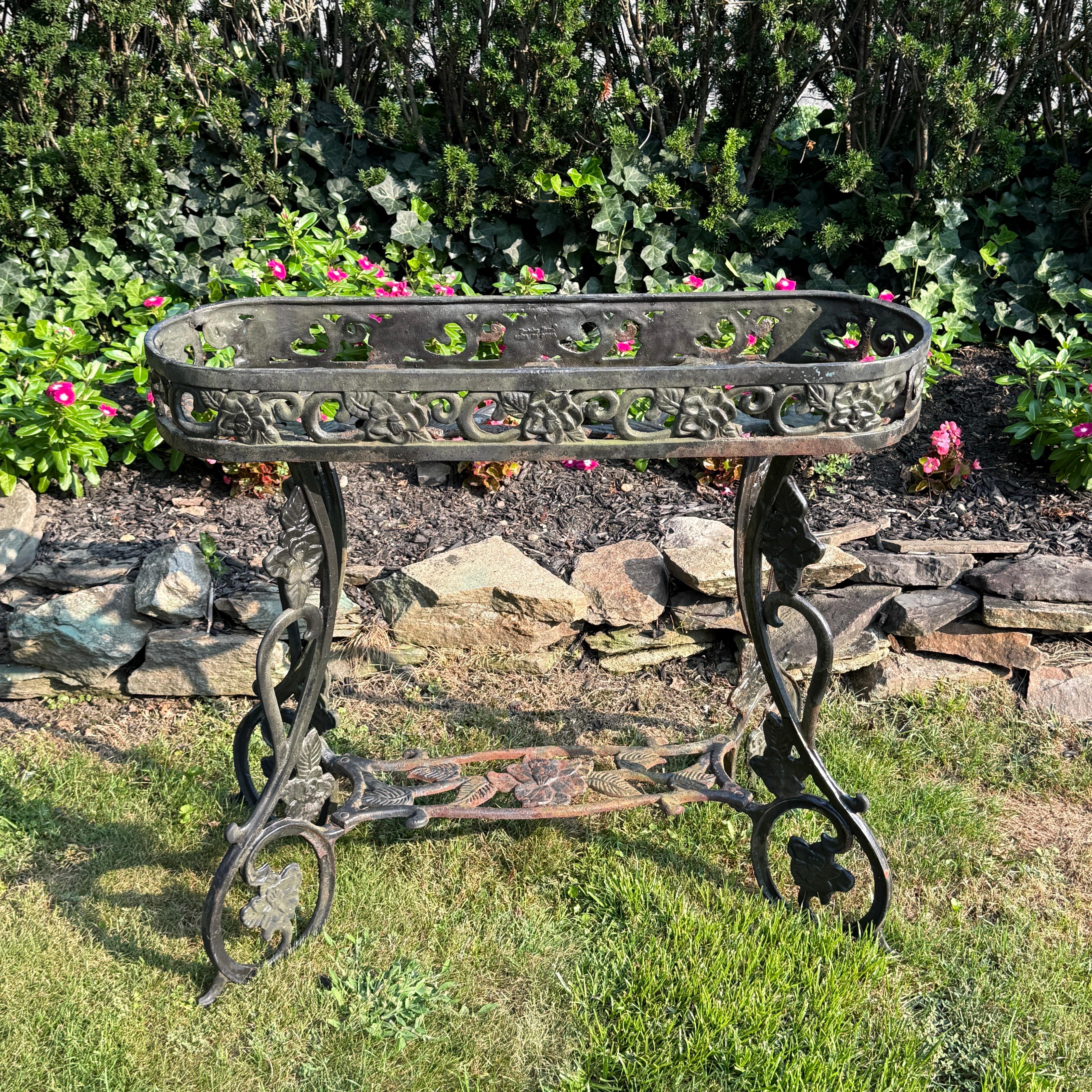 Antike Gusseisen Faux Bois Garten Pflanzer Stand (amerikanisch) im Angebot