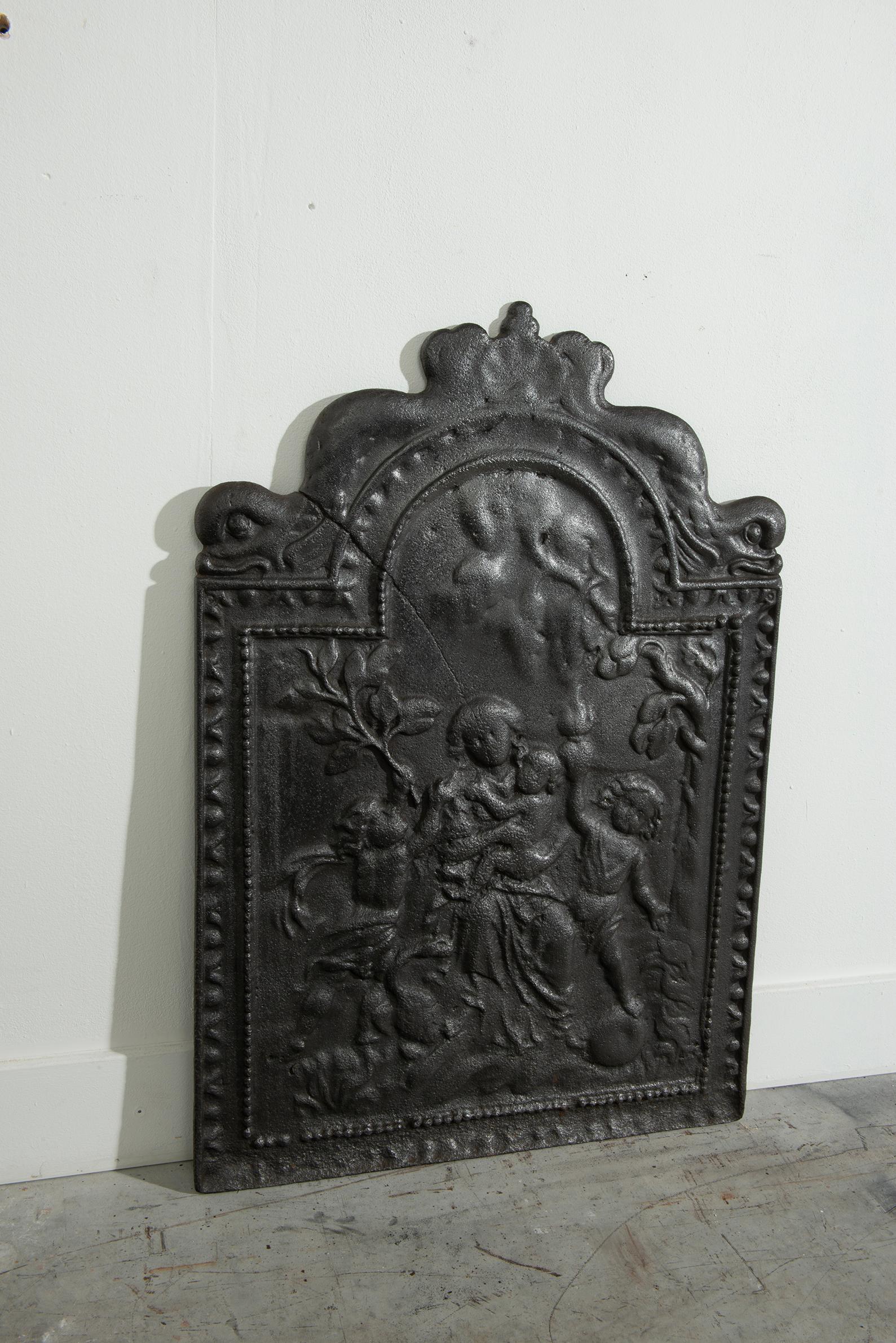 Plaque de cheminée antique en fonte 