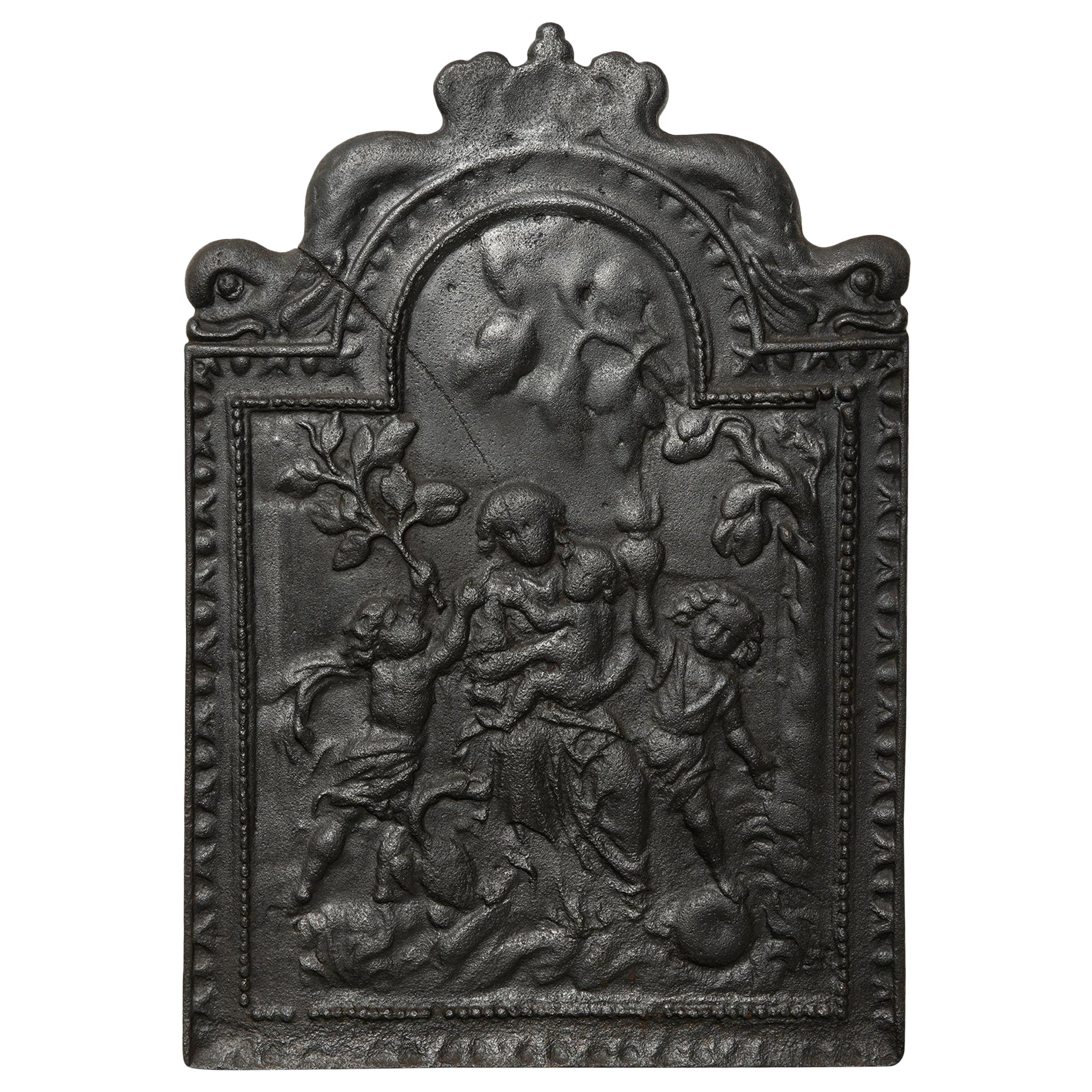 Antico focolare in ghisa "Caritas