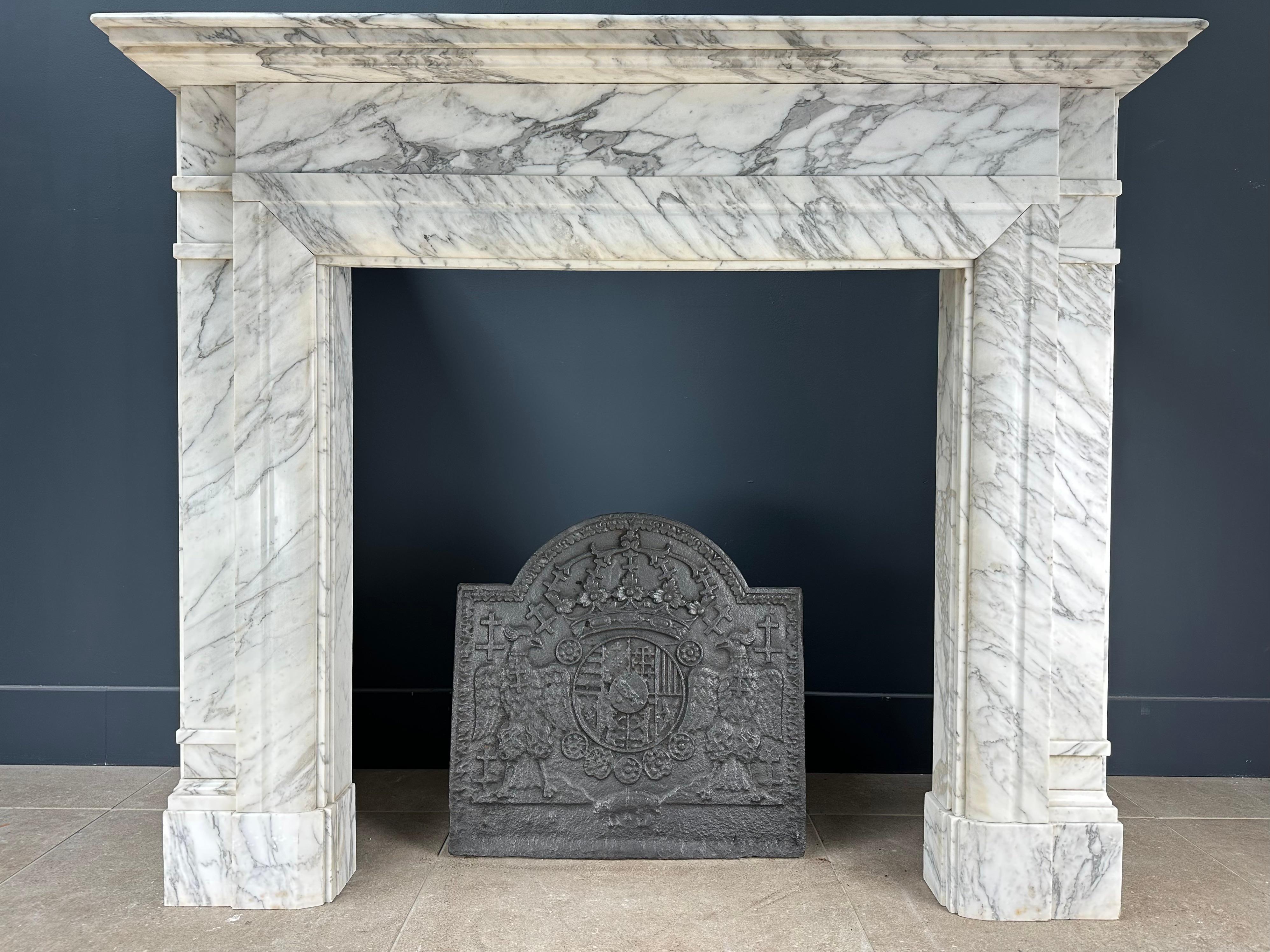 Beautiful l antique cast iron fireback. This fireback has a luxurious look. The fireback can be placed in a working fireplace against the fire wall or placed as a style item in an antique fireplace.

Weight: 22 KG.