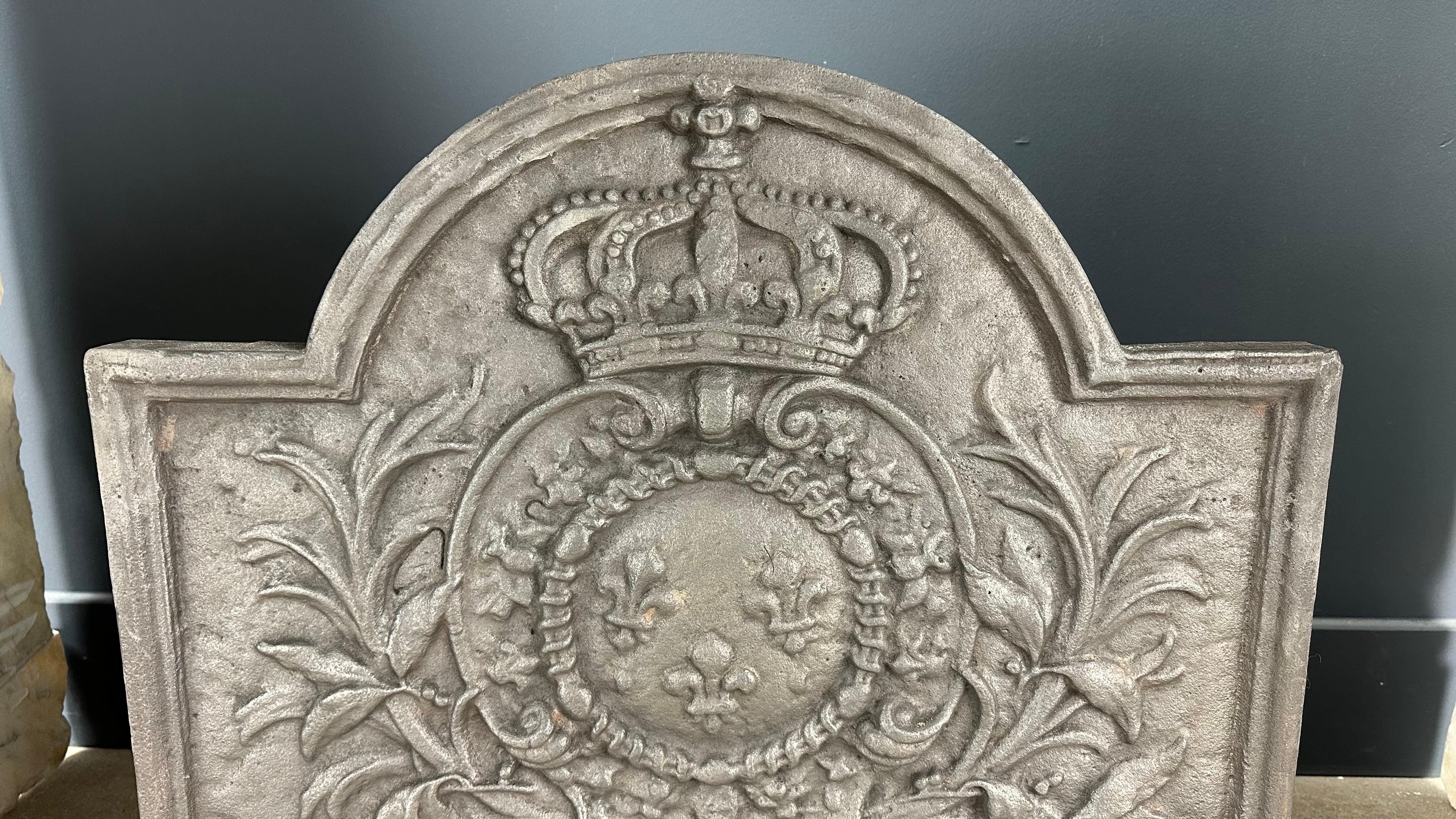 Français Plaque de cheminée en fonte antique