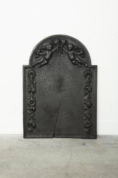 Antike gusseiserne Kaminplatte mit Engeln / Putten - Exquisite Kamindeko