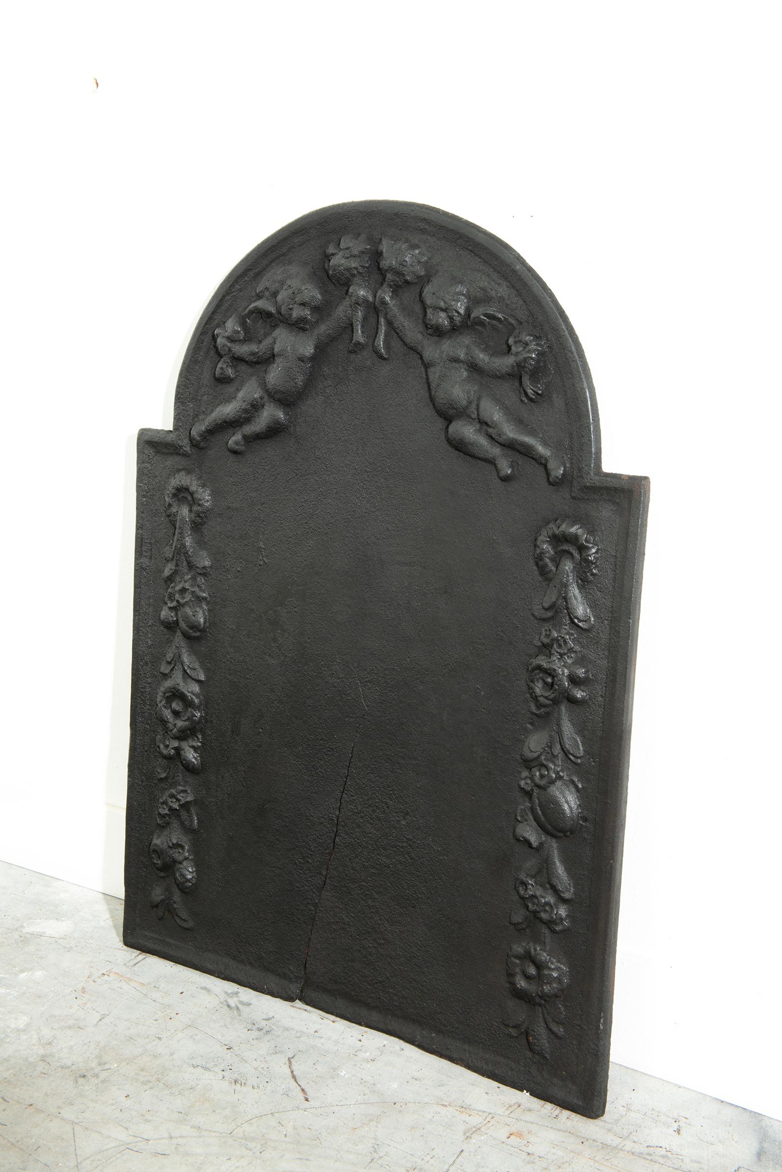 Antique Cast Iron Fireback with Angels / Putti – Exquisite Fireplace Deco For Sale 1