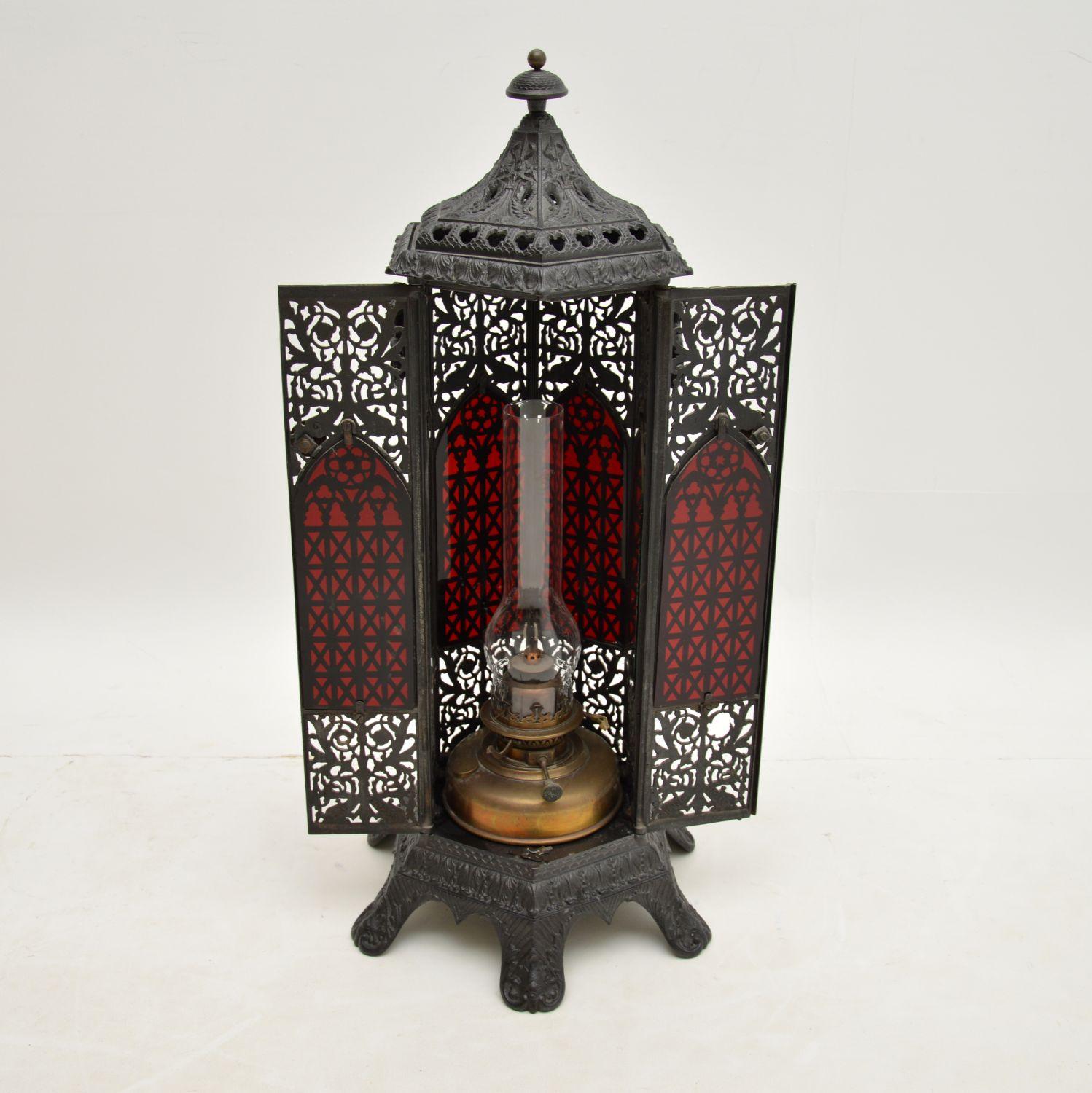 A beautiful antique gas heater made from intricate cast Iron. This was made in England, it dates from around the 1890-1910 period.

The quality is amazing, this is beautifully designed and looks great from all angles.

The condition seems to be