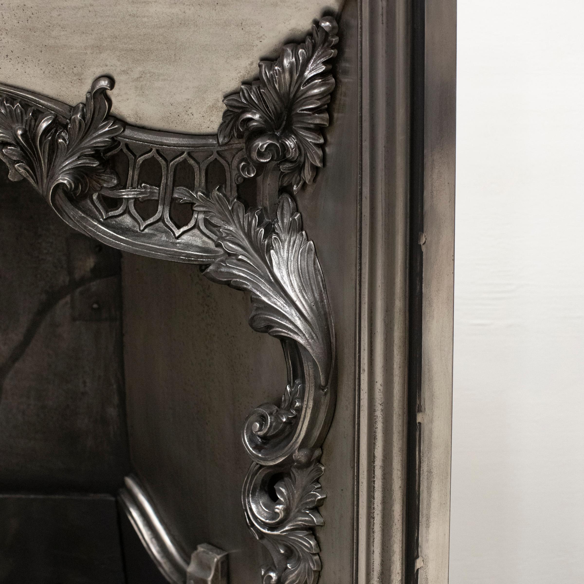 Moulage Insert de cheminée géorgien antique en fonte en vente