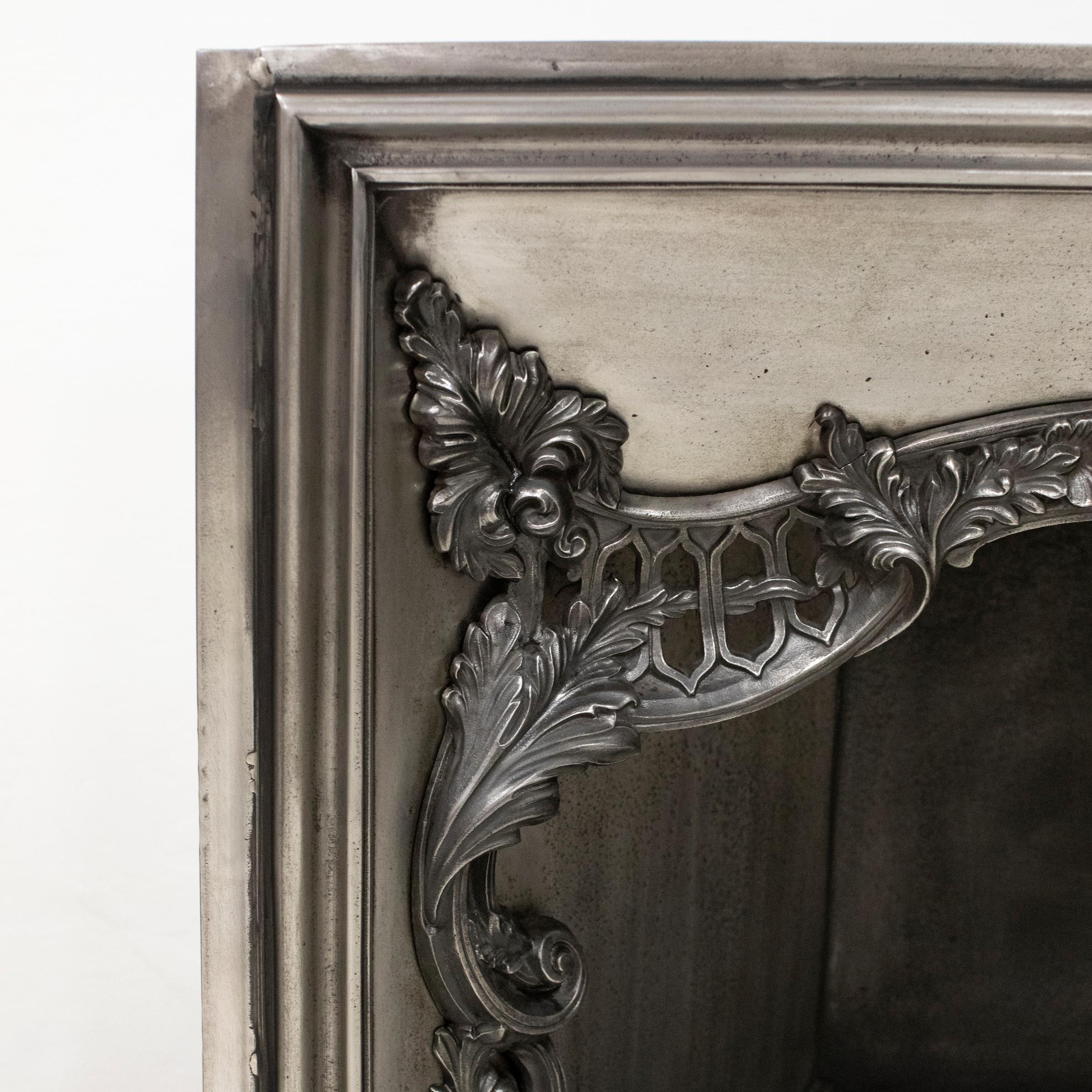 Insert de cheminée géorgien antique en fonte Bon état - En vente à Ware, GB
