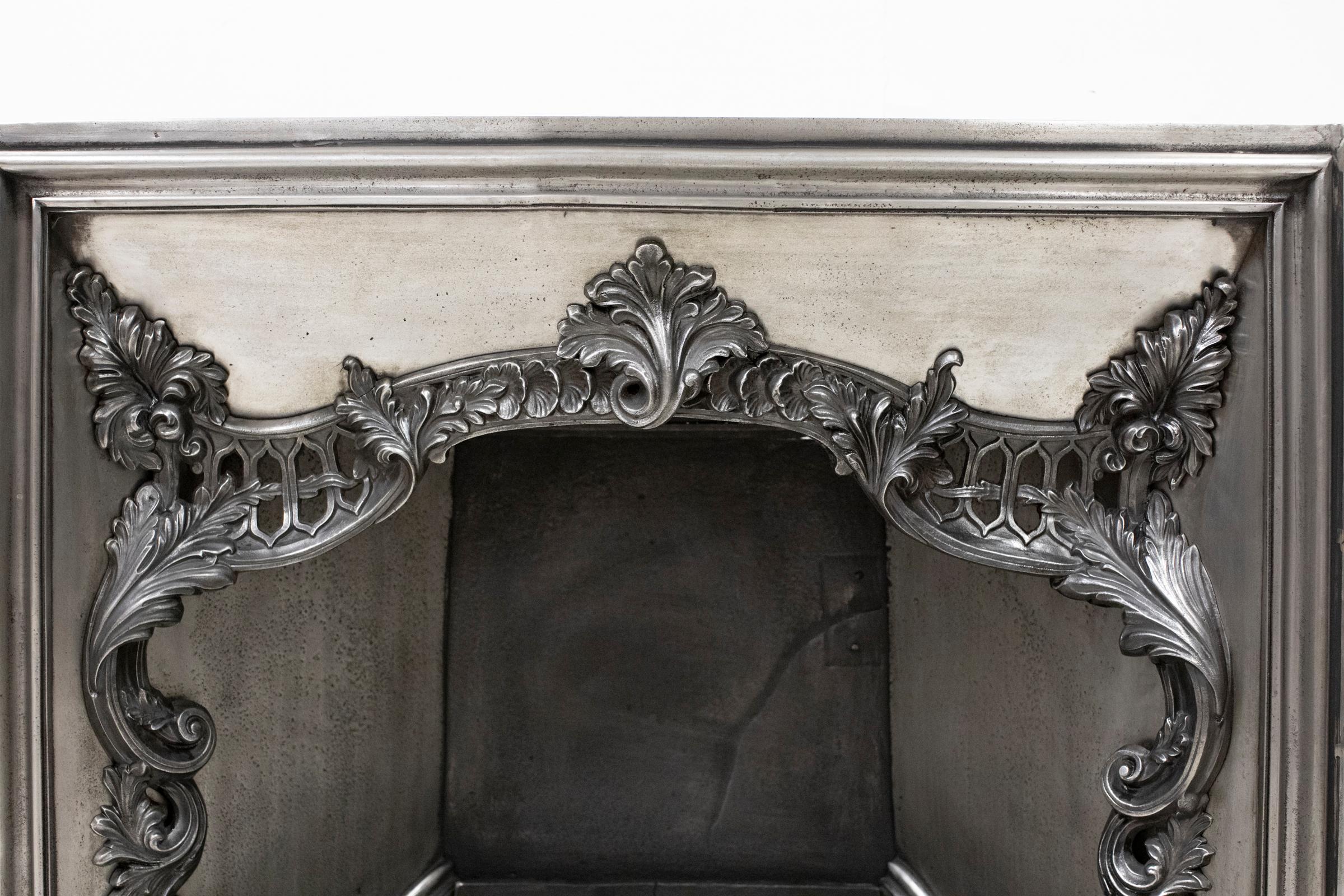 XIXe siècle Insert de cheminée géorgien antique en fonte en vente