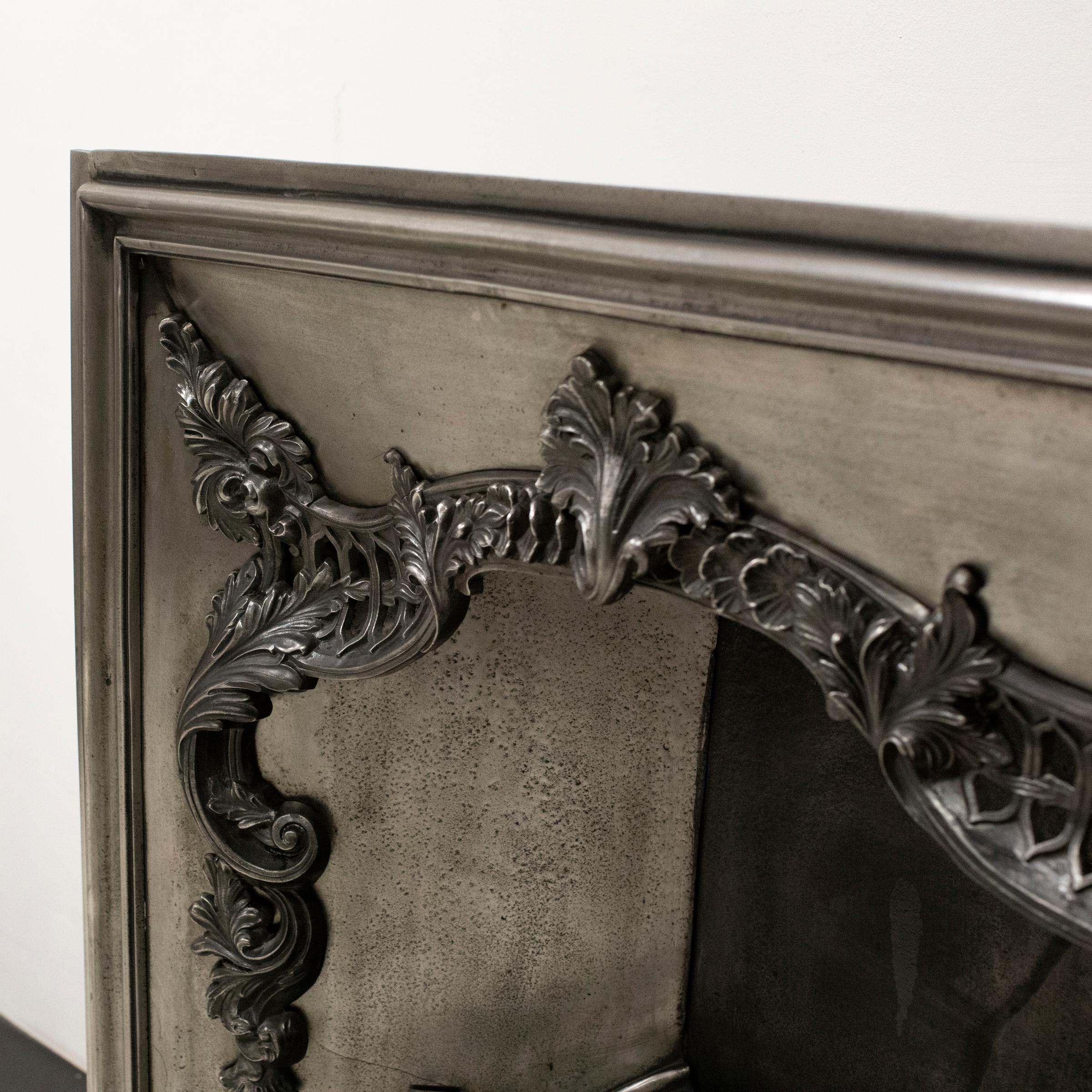 Insert de cheminée géorgien antique en fonte en vente 1