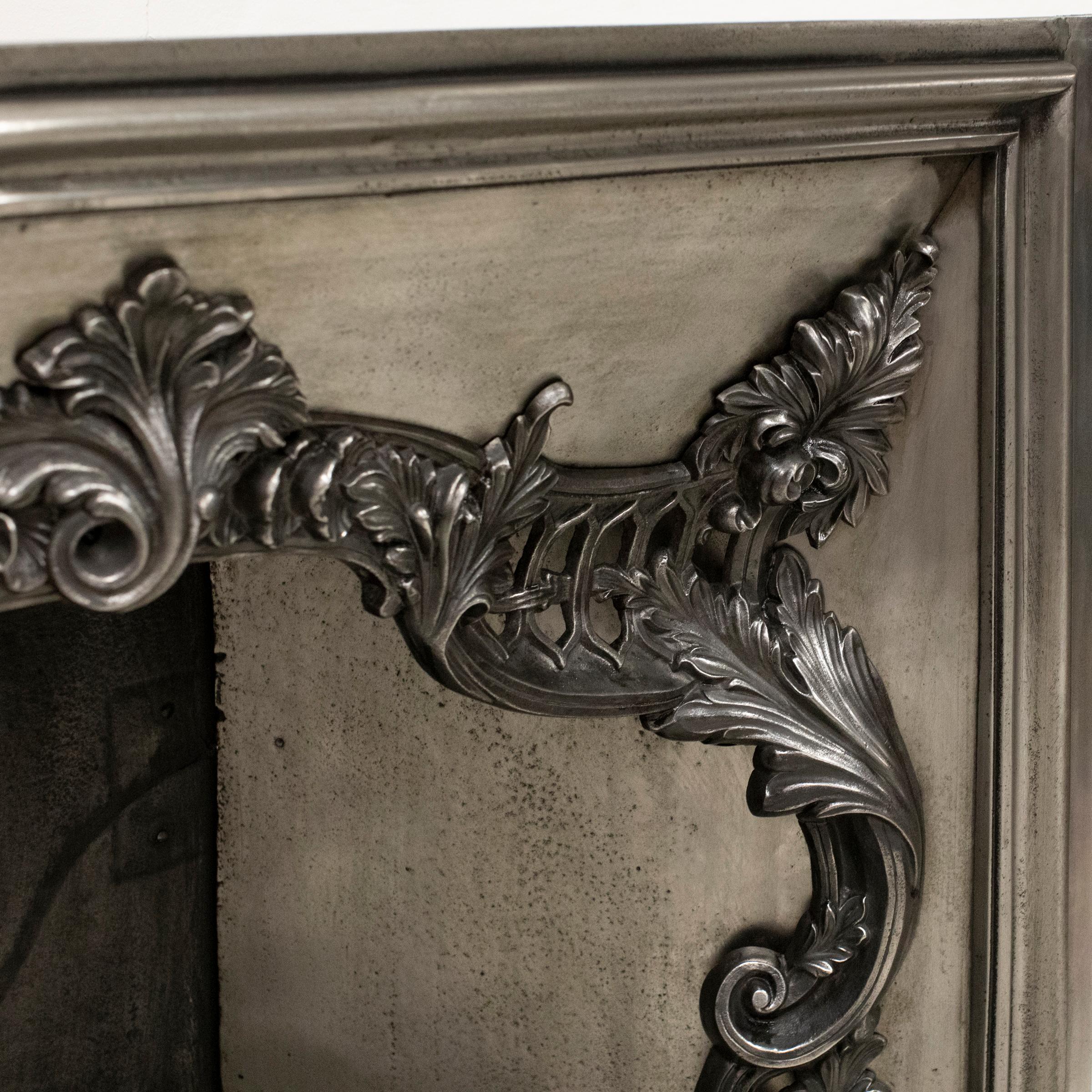 Insert de cheminée géorgien antique en fonte en vente 2
