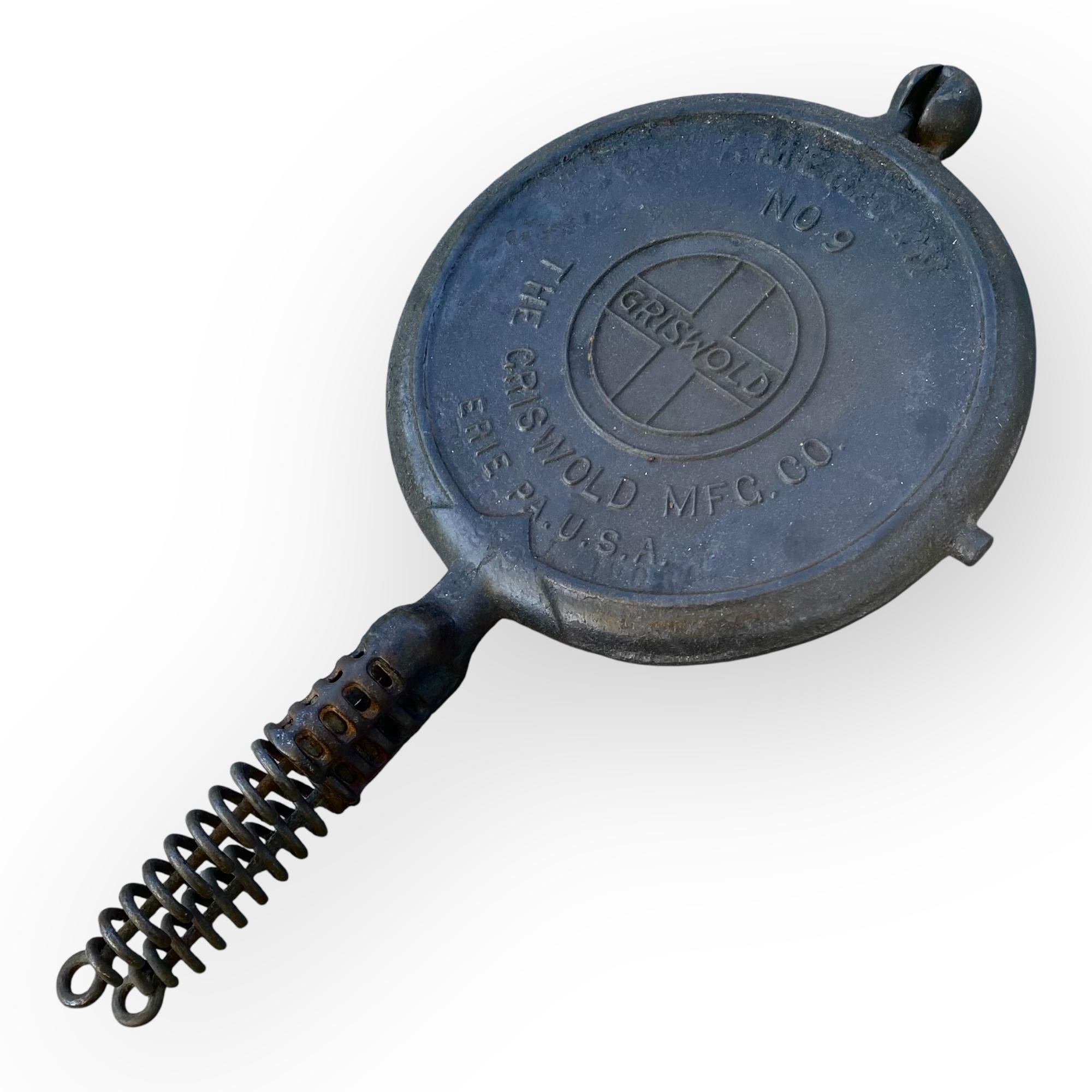 Antikes Gusseisen Griswold #8 Waffeleisen im Angebot 3