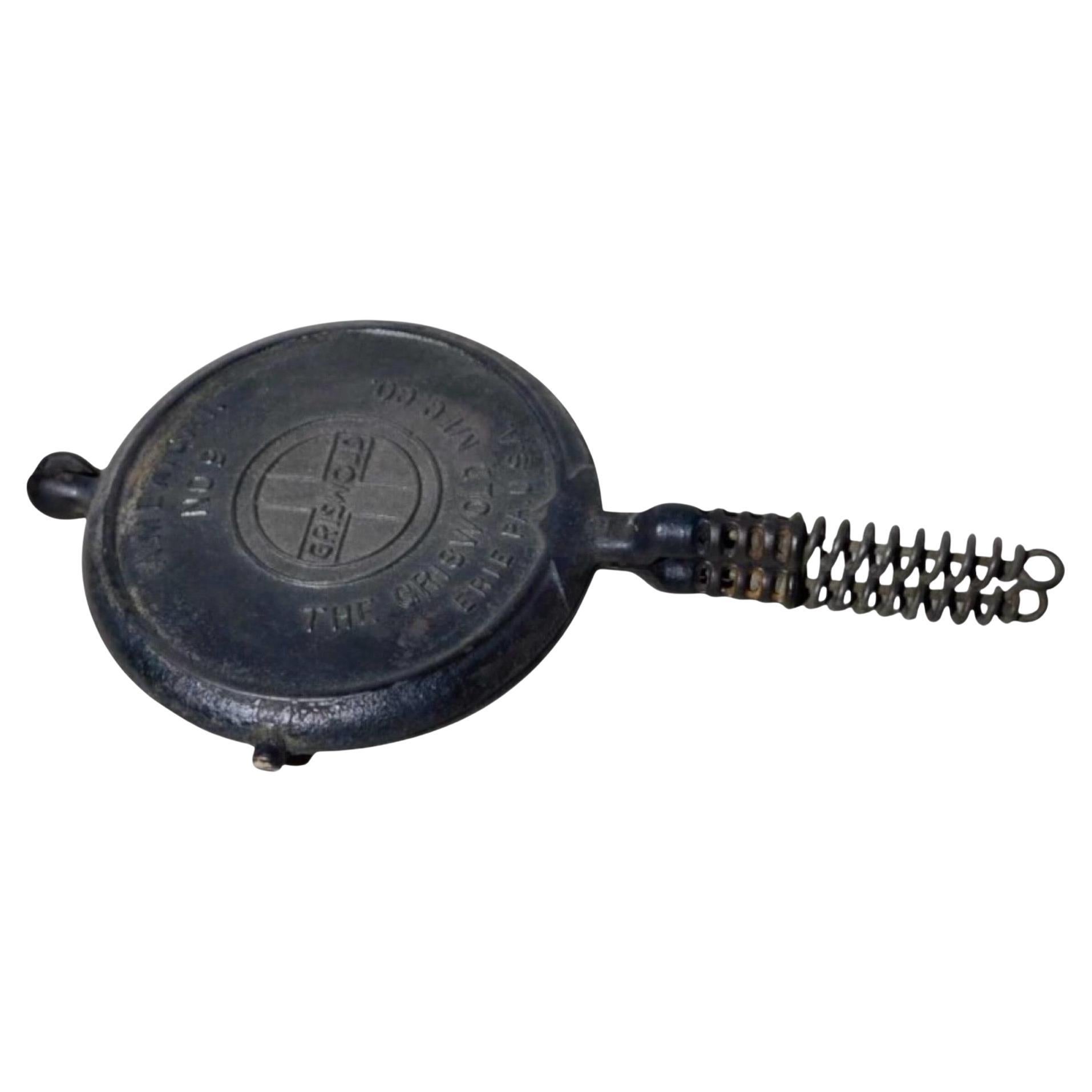 Antikes Gusseisen Griswold #8 Waffeleisen im Angebot