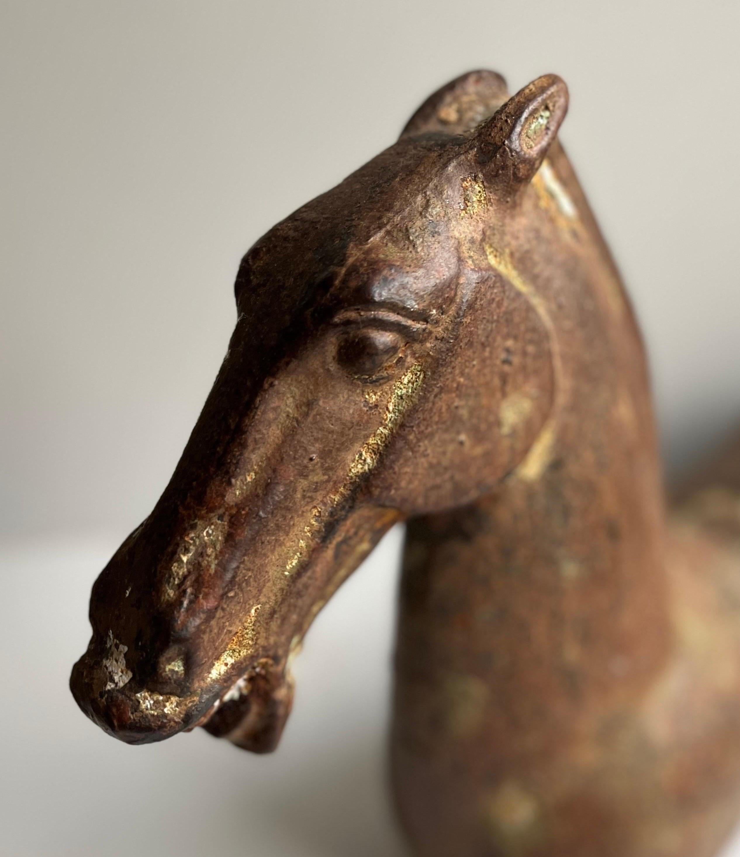 Tang Dynasty Stil Gusseisen Pferd (20. Jahrhundert) im Angebot