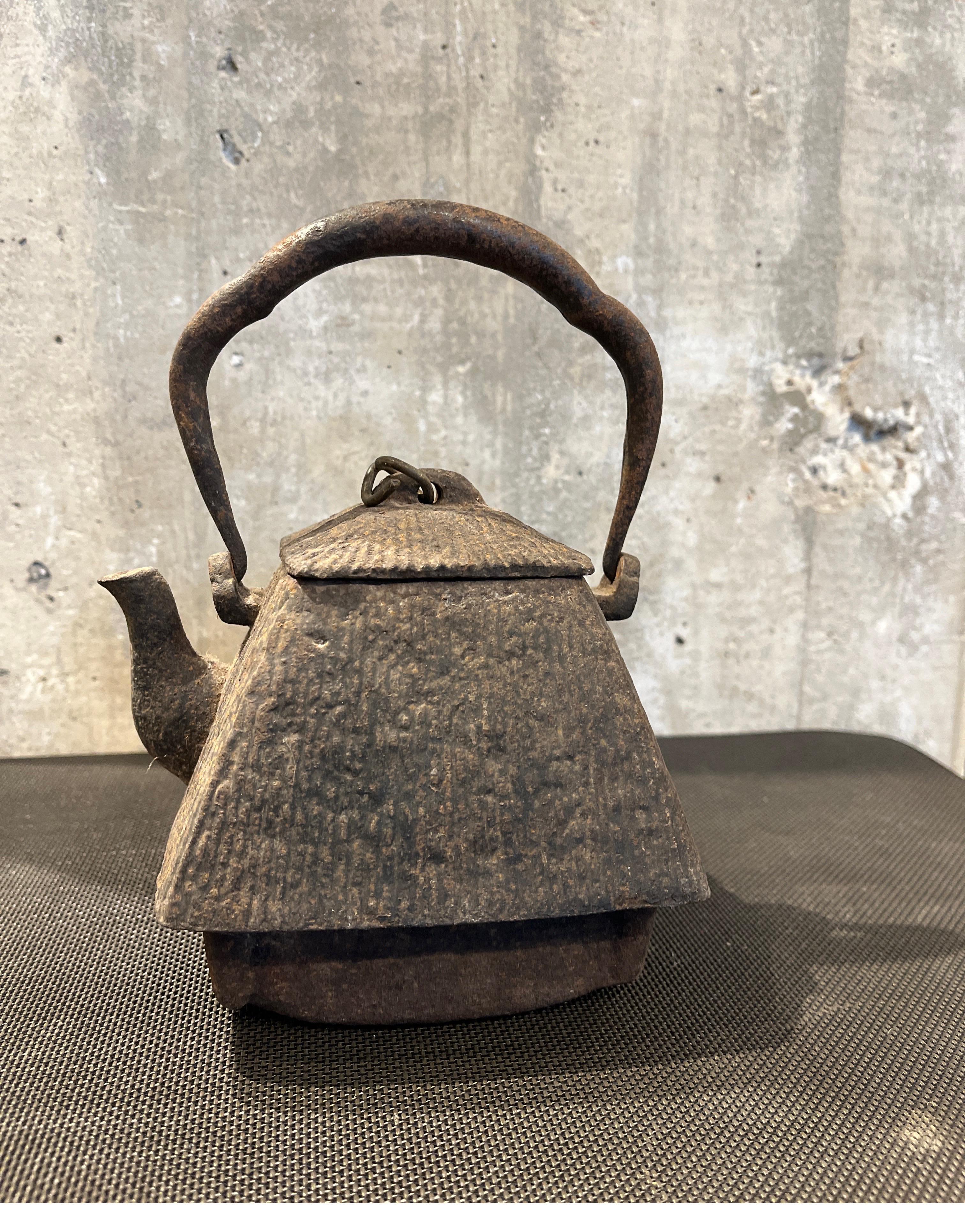 cast iron kettle antique