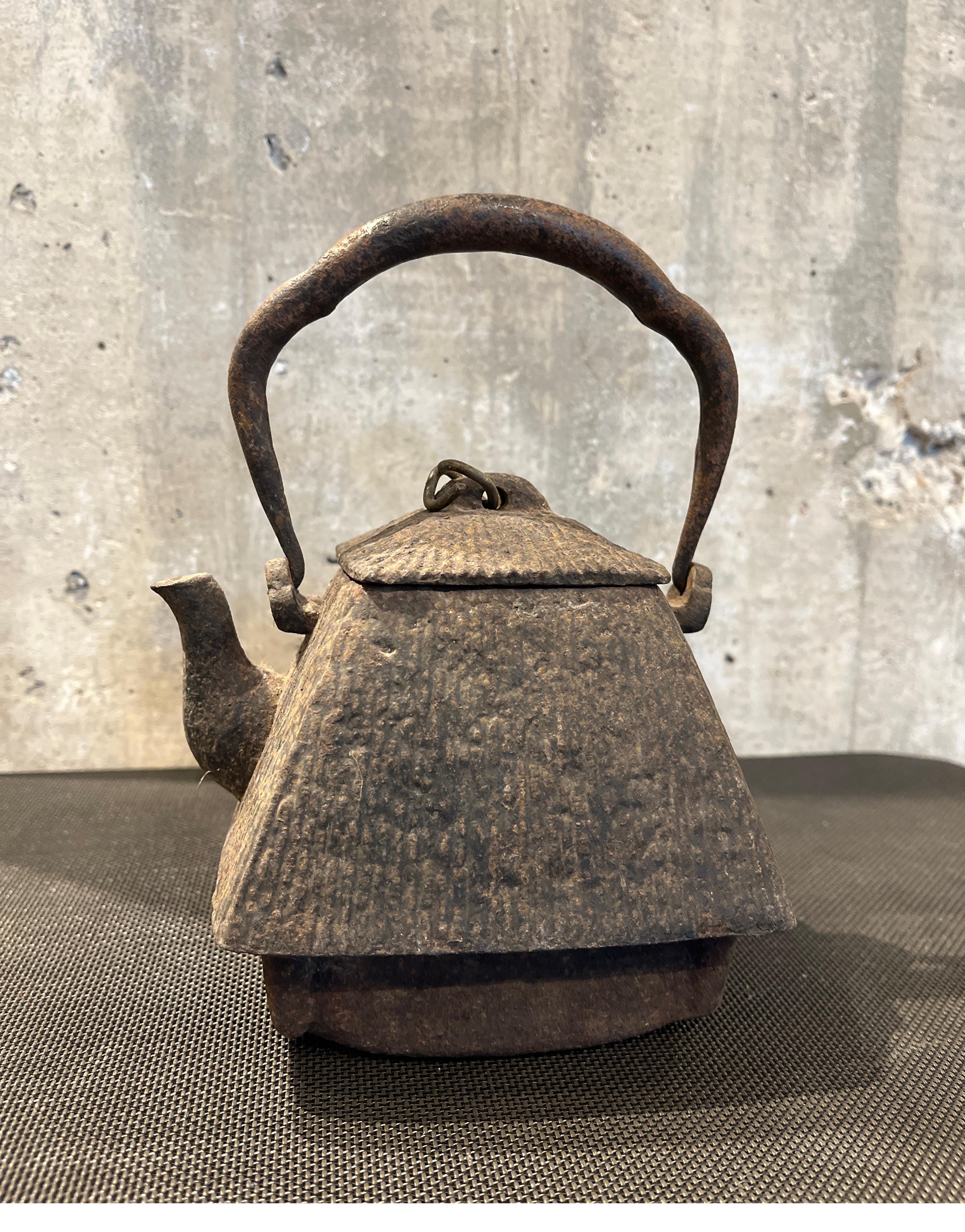 Antique Cast Iron Japanese Teapot In Good Condition For Sale In New York, NY
