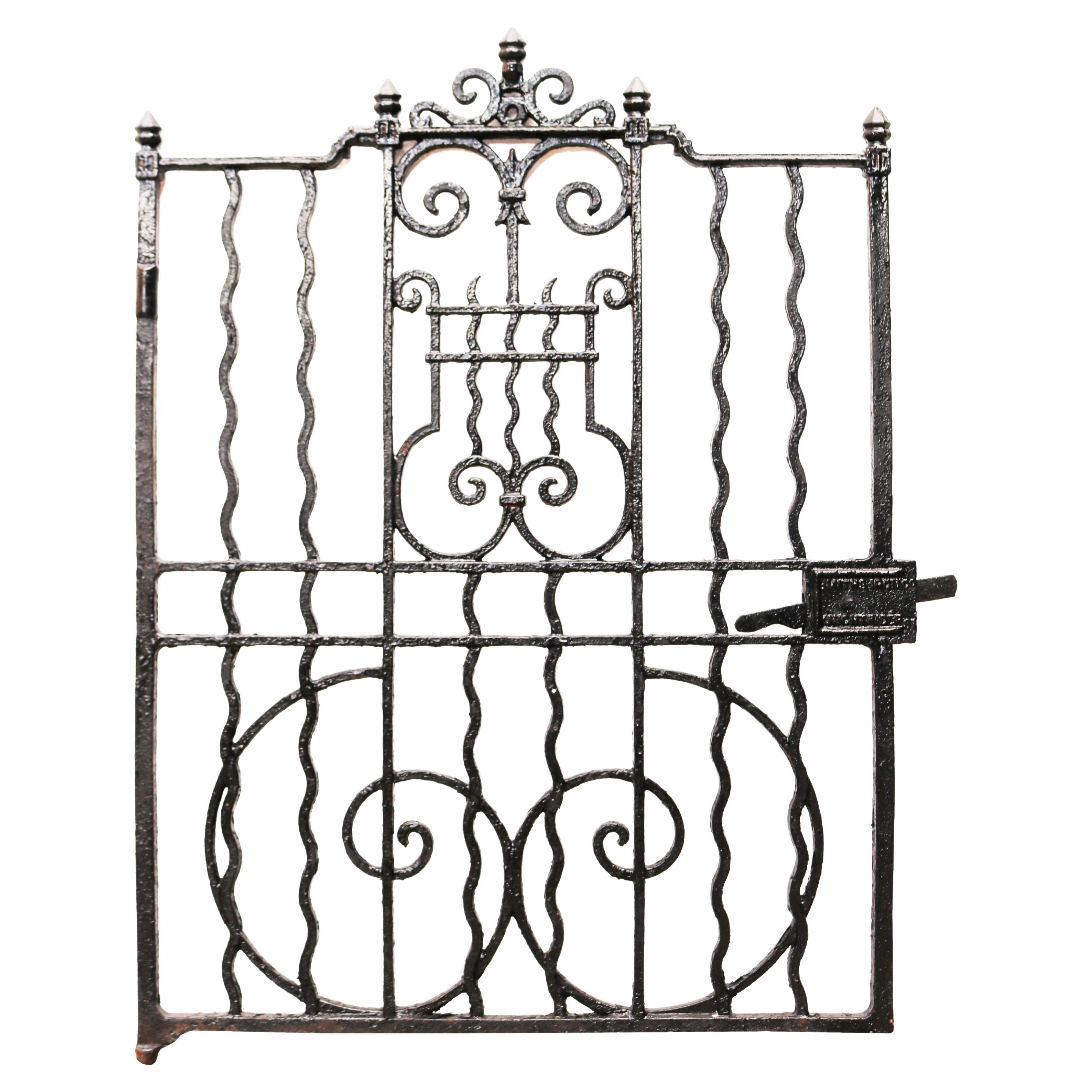 Portail piéton en fonte antique